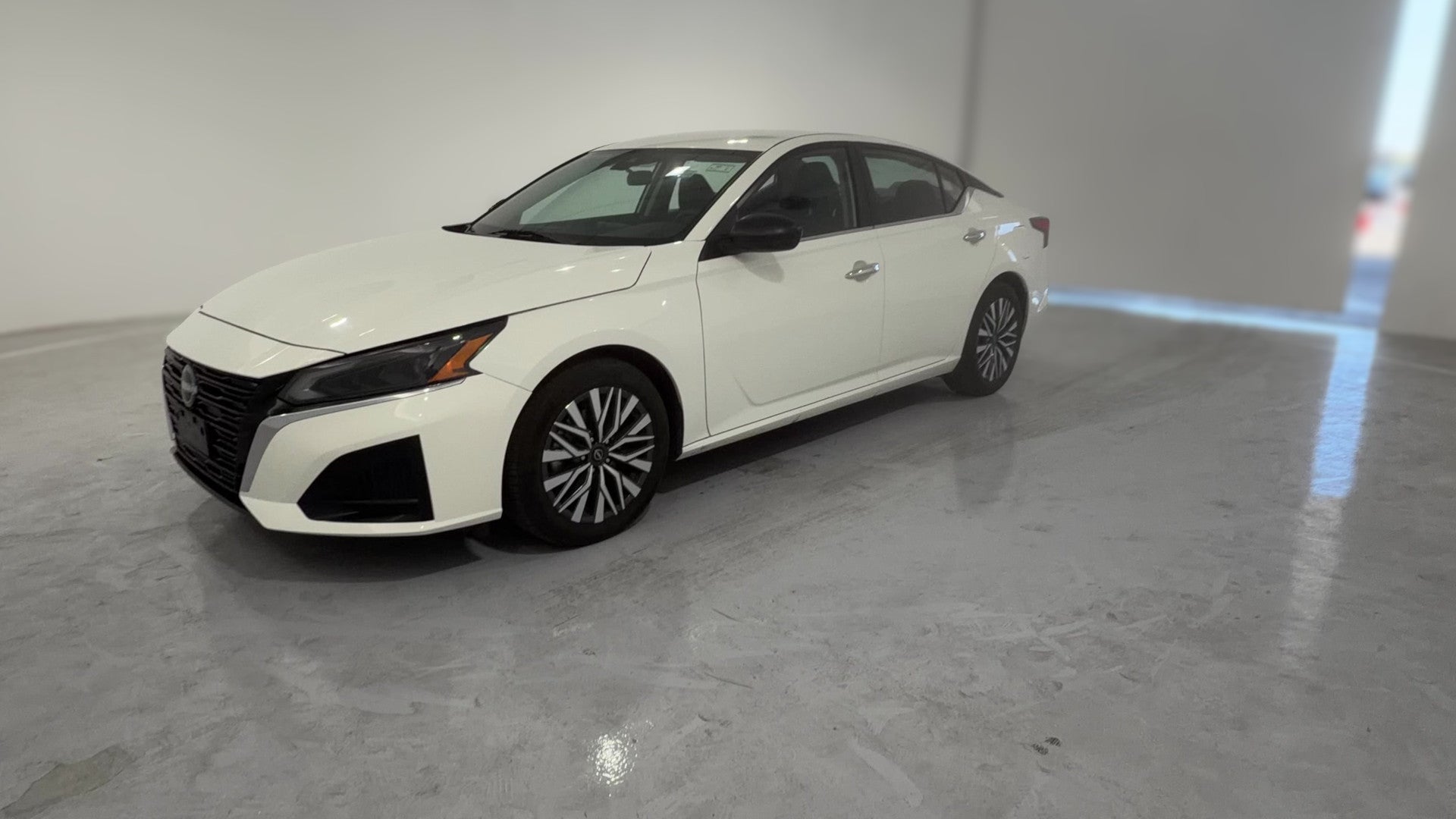 2025 Nissan Altima vehicle photo