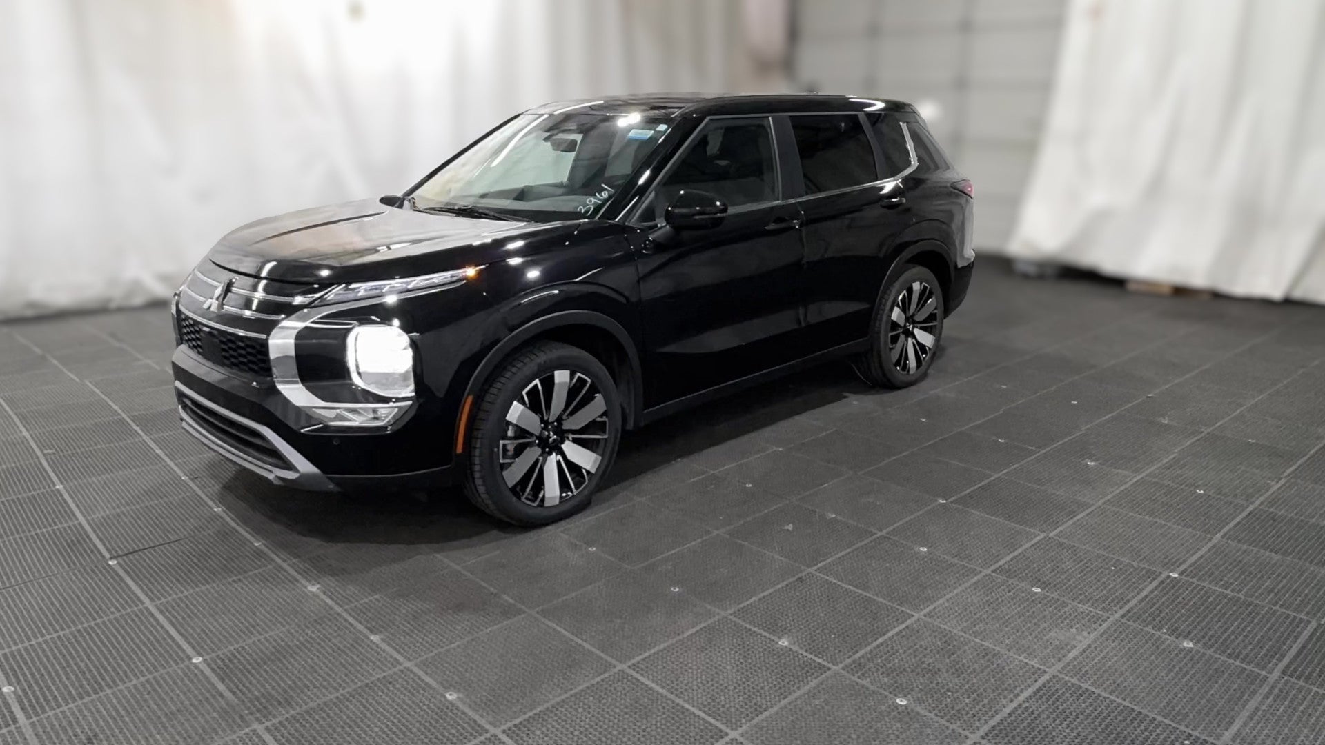 2025 Mitsubishi Outlander vehicle photo
