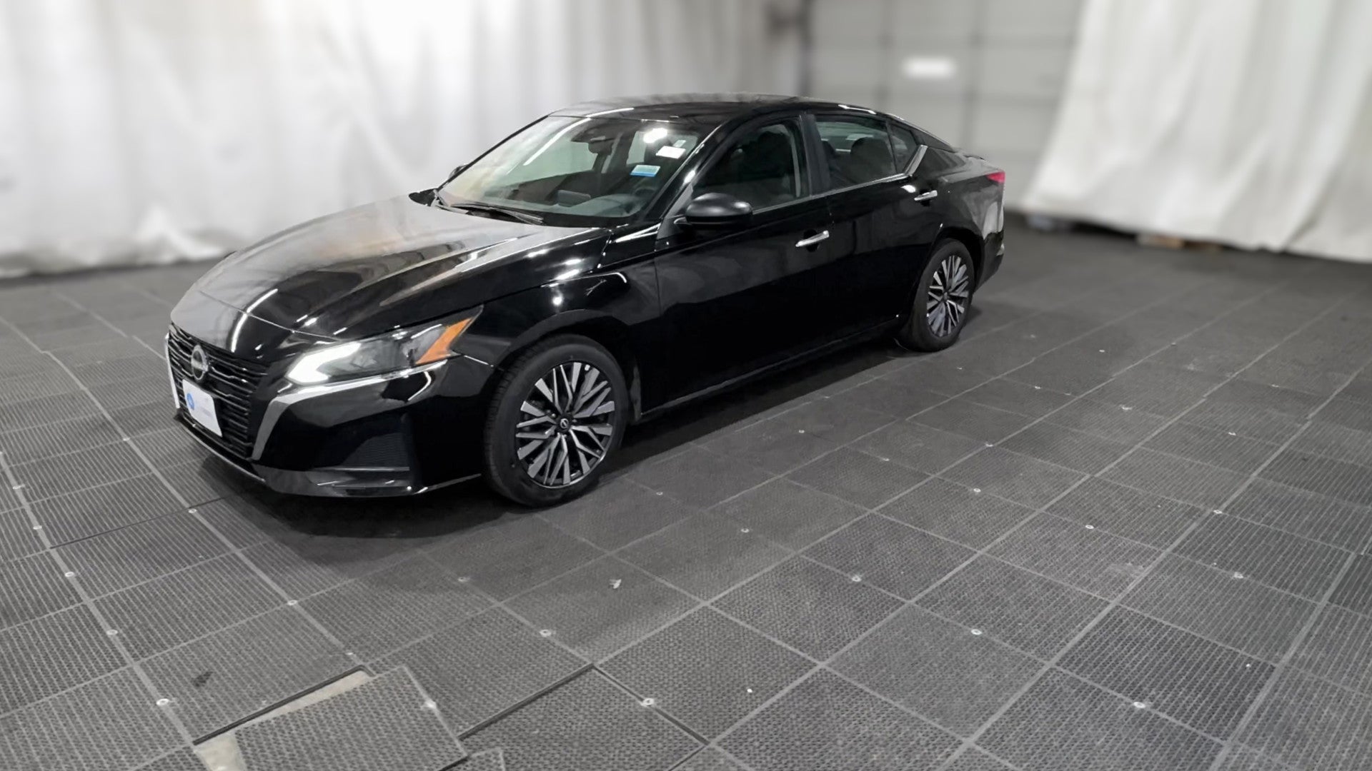 2025 Nissan Altima vehicle photo