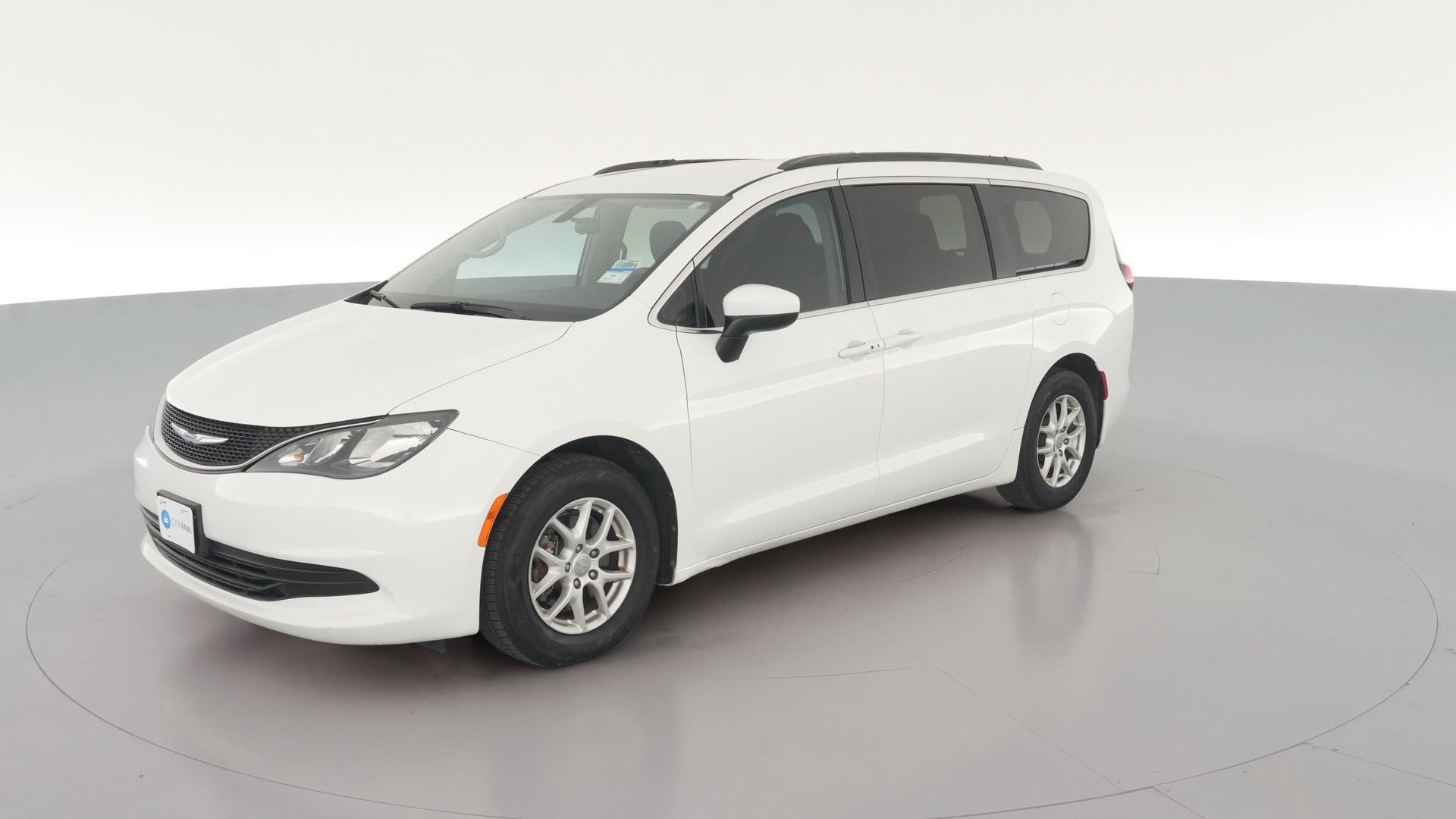 2020 Chrysler Voyager vehicle photo