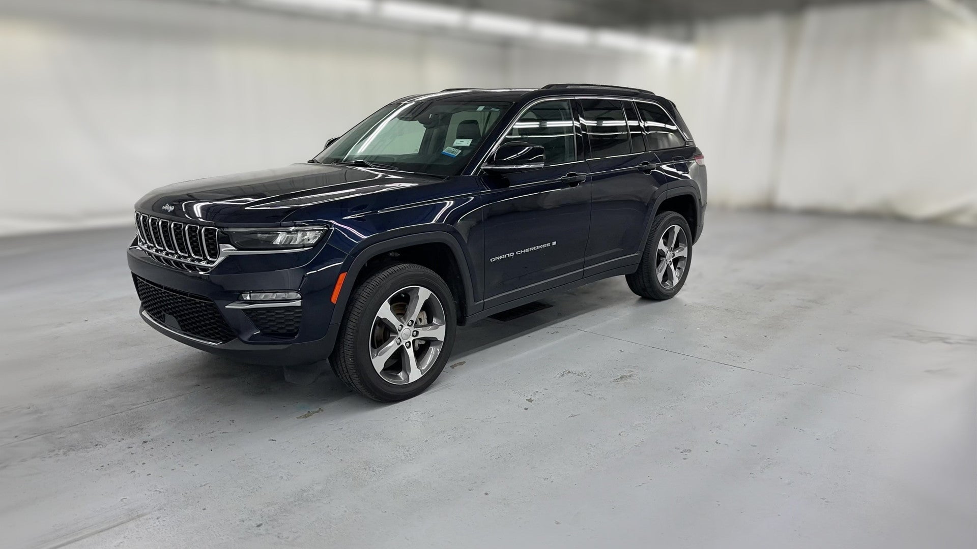 2023 Jeep Grand Cherokee vehicle photo
