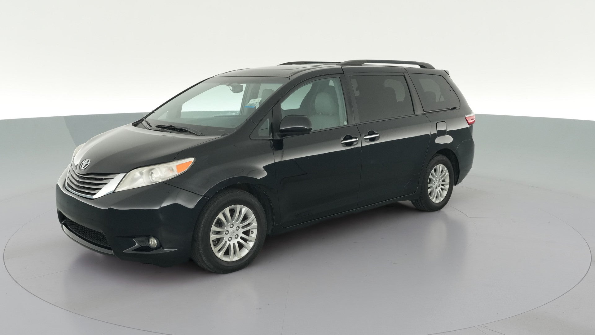 2017 Toyota Sienna vehicle photo