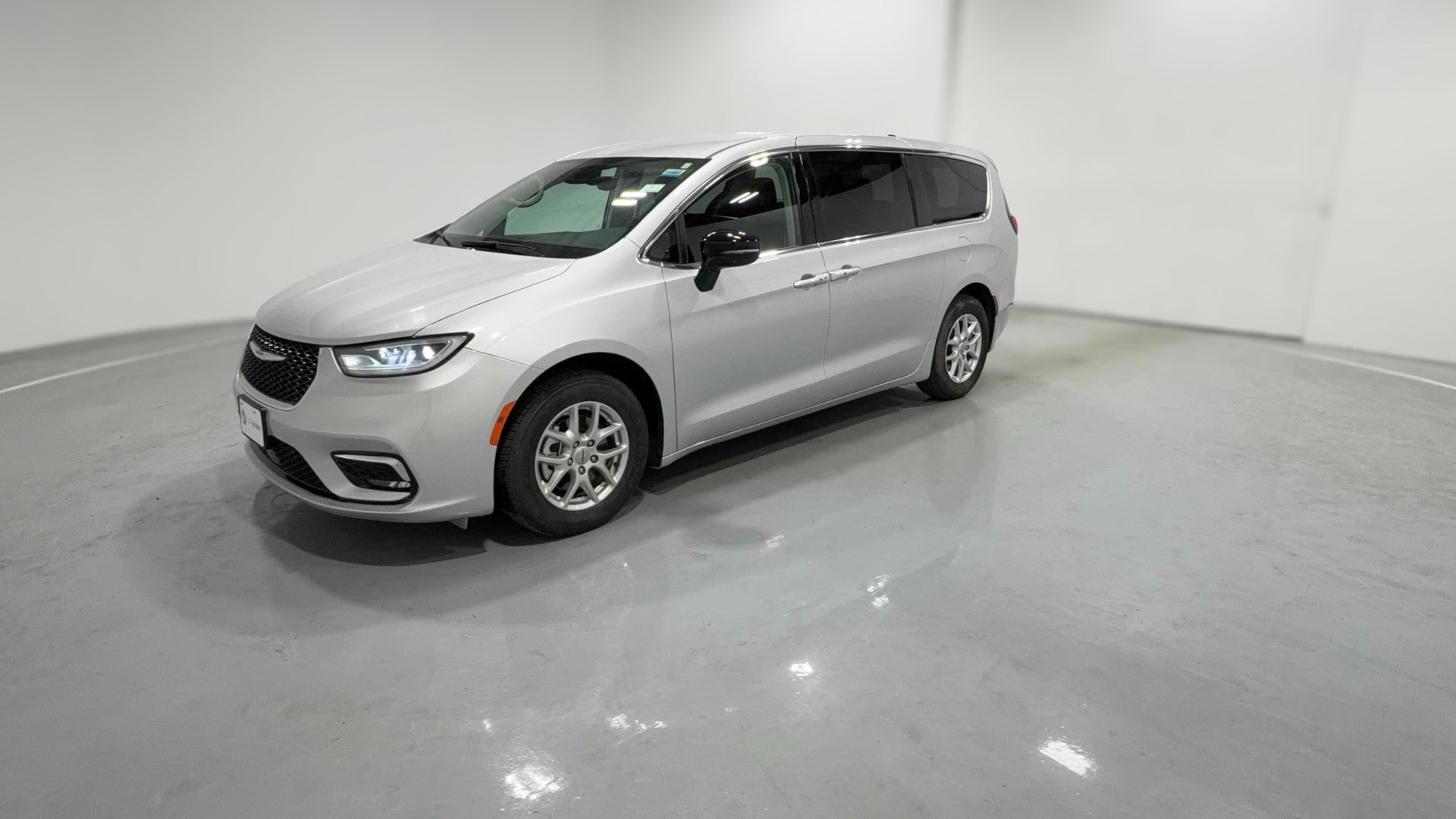 2024 Chrysler Pacifica vehicle photo