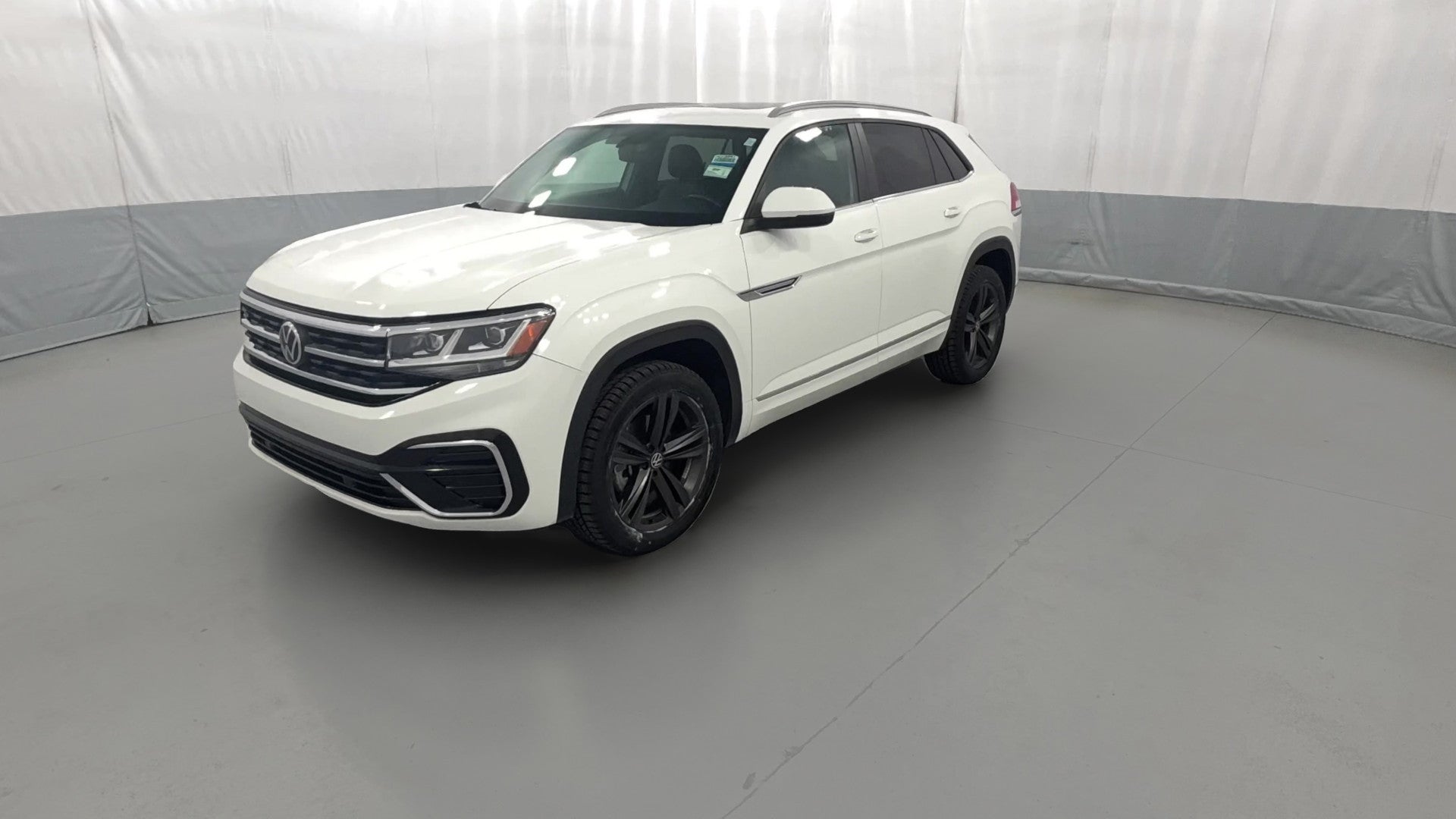 2021 Volkswagen Atlas Cross Sport vehicle photo
