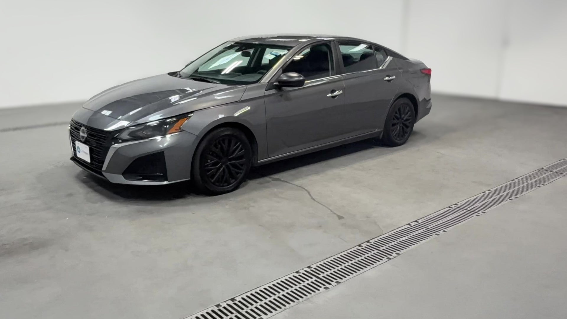 2025 Nissan Altima vehicle photo