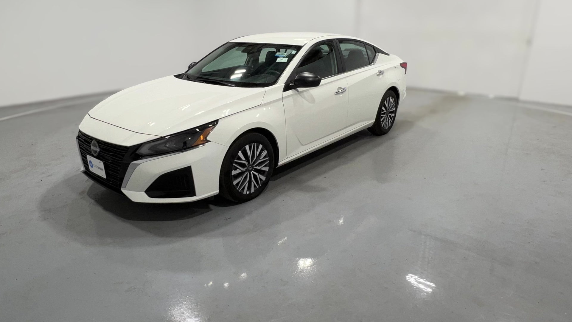 2025 Nissan Altima vehicle photo