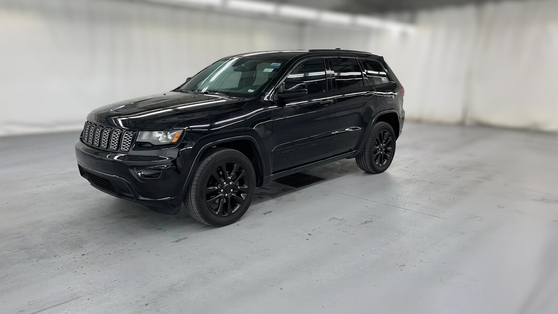 2017 Jeep Grand Cherokee vehicle photo