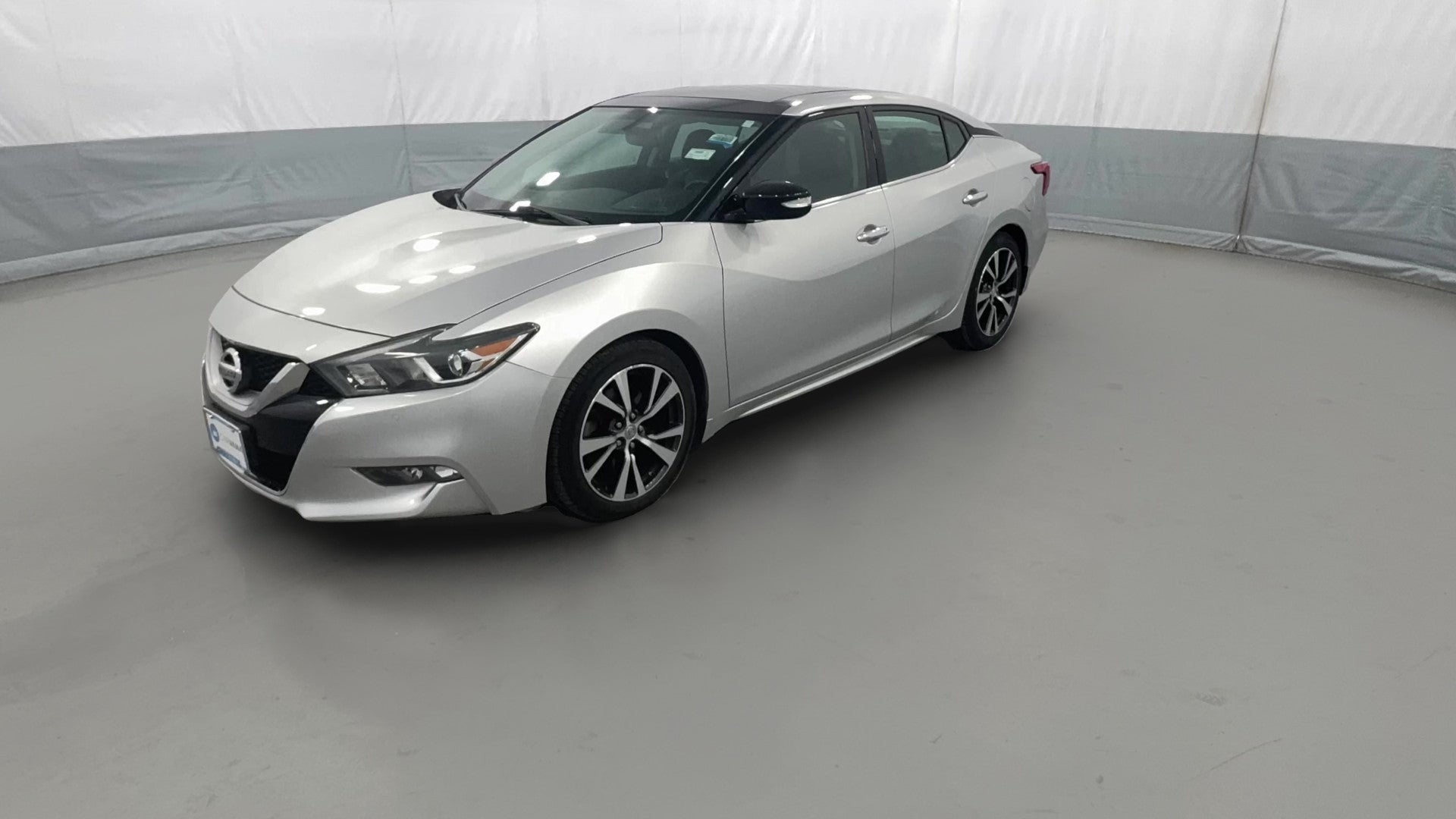 2017 Nissan Maxima vehicle photo