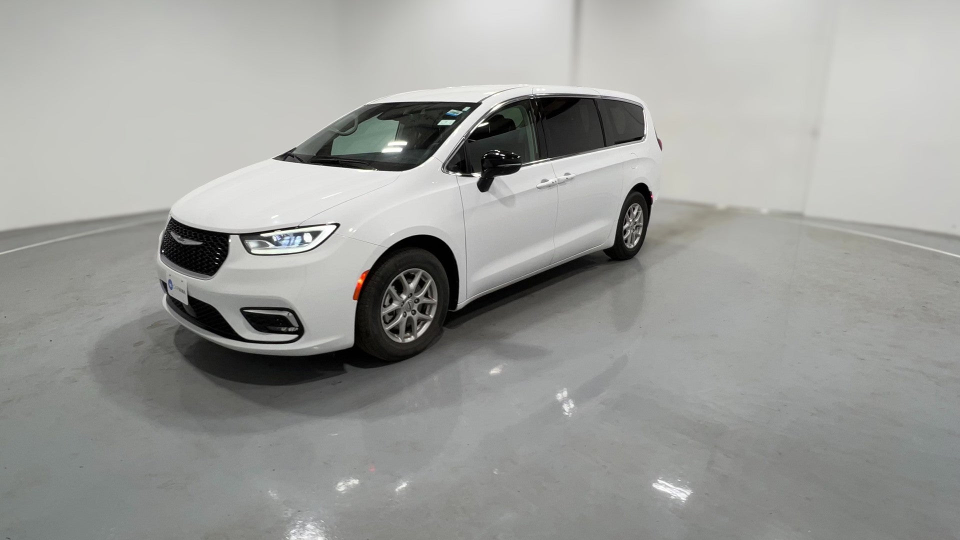 2024 Chrysler Pacifica vehicle photo