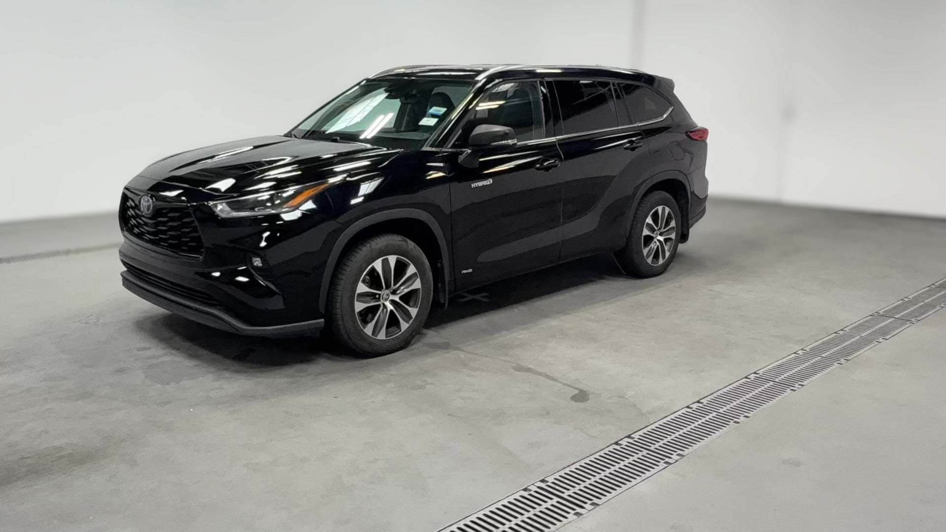 2021 Toyota Highlander Hybrid vehicle photo