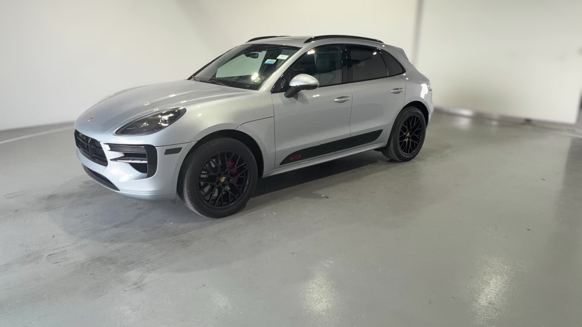 2021 Porsche Macan vehicle photo
