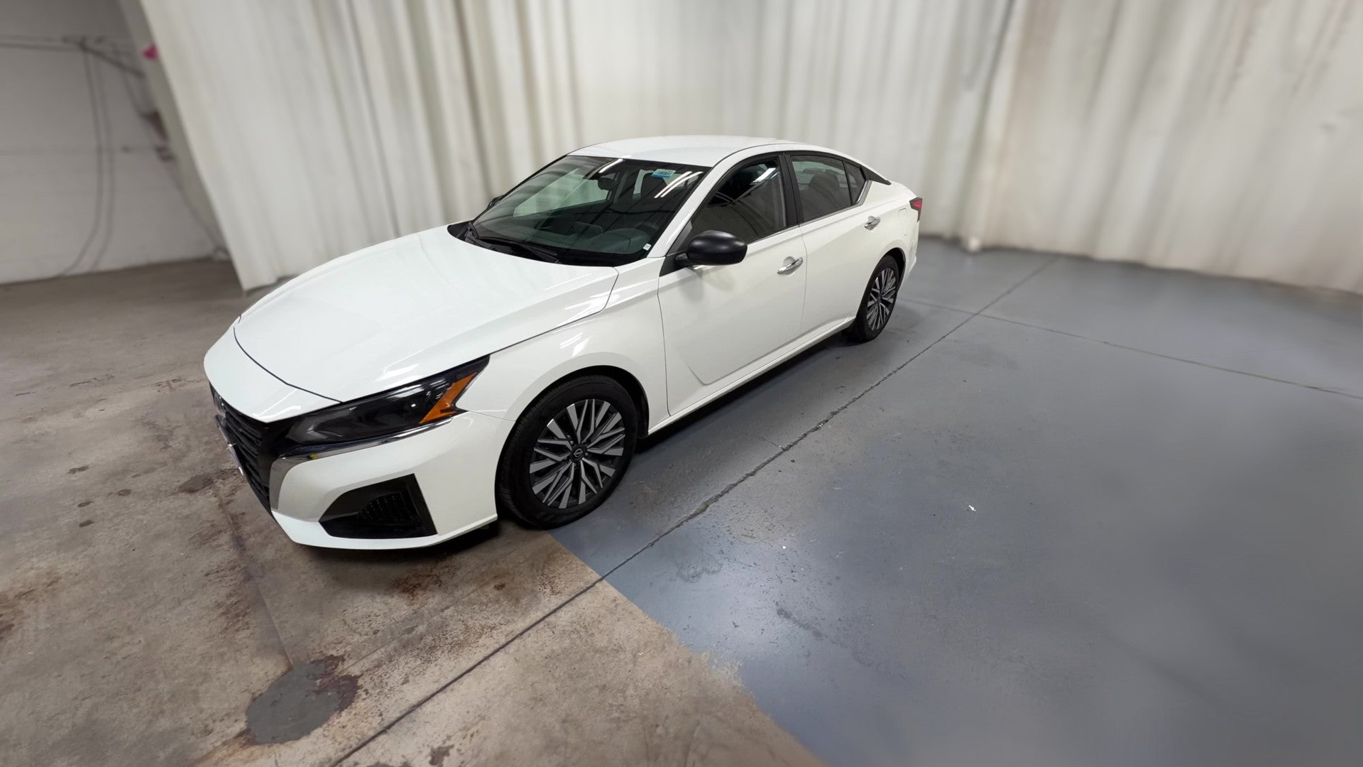 2025 Nissan Altima vehicle photo