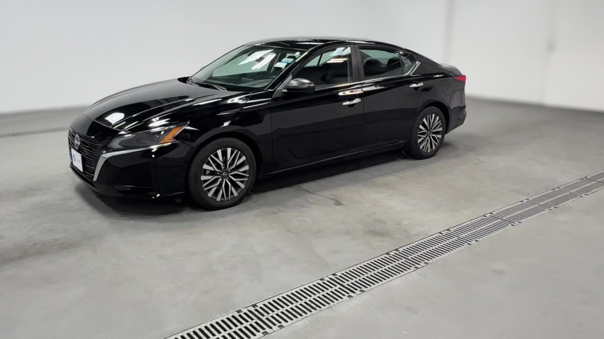 2025 Nissan Altima vehicle photo