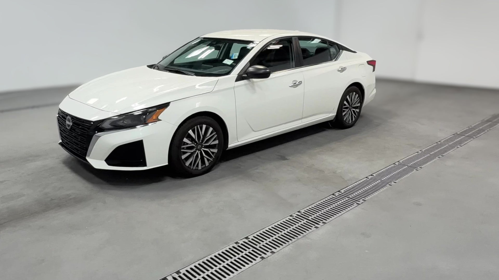 2025 Nissan Altima vehicle photo