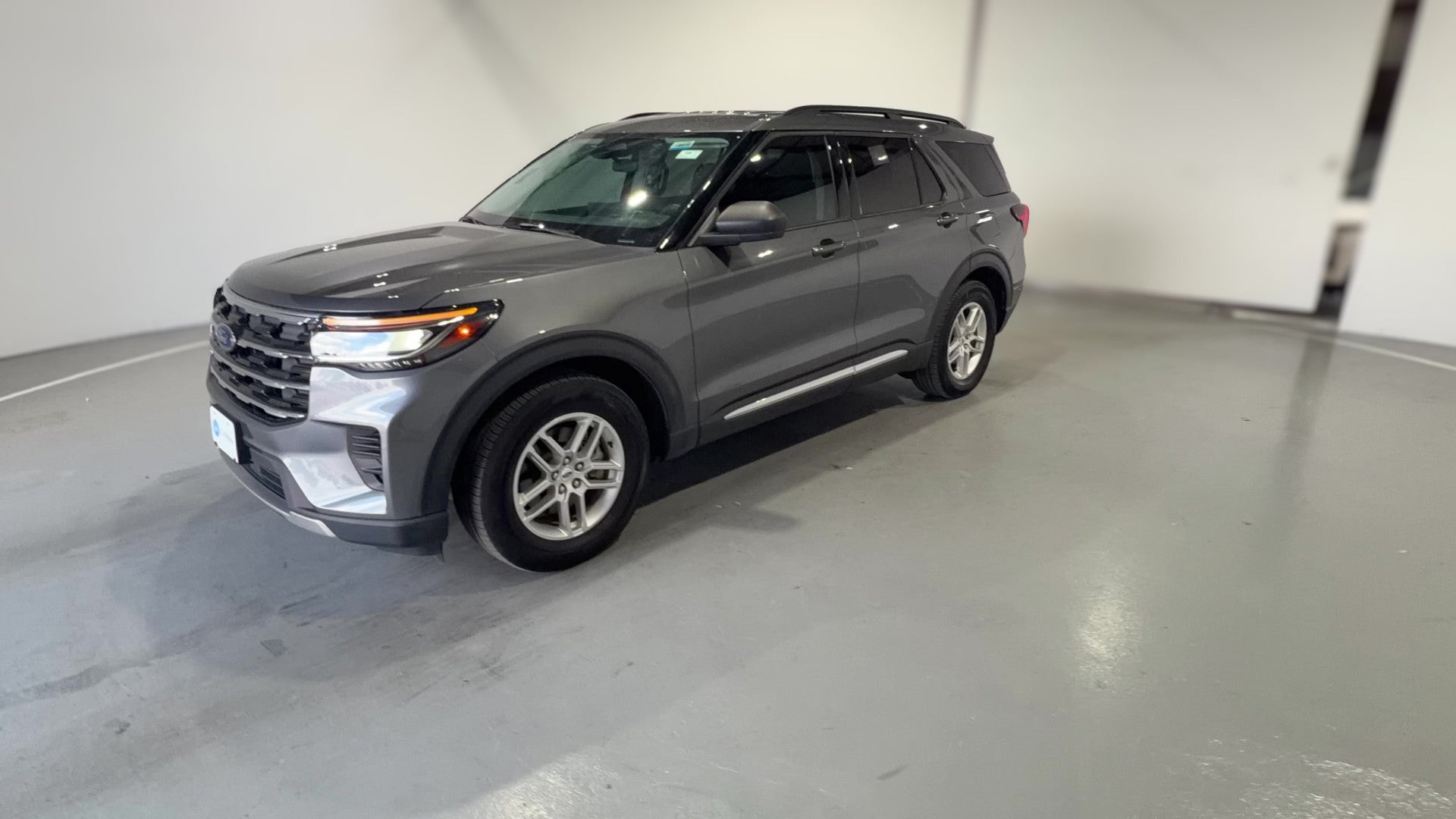 2025 Ford Explorer vehicle photo