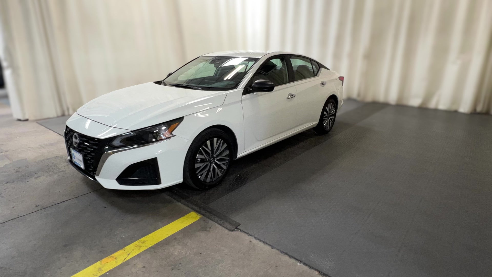 2025 Nissan Altima vehicle photo
