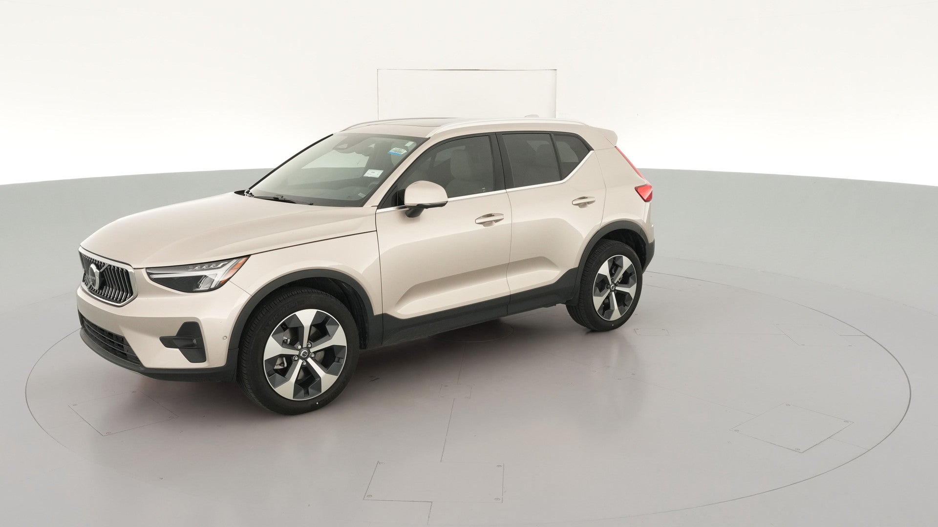 2024 Volvo XC40 vehicle photo