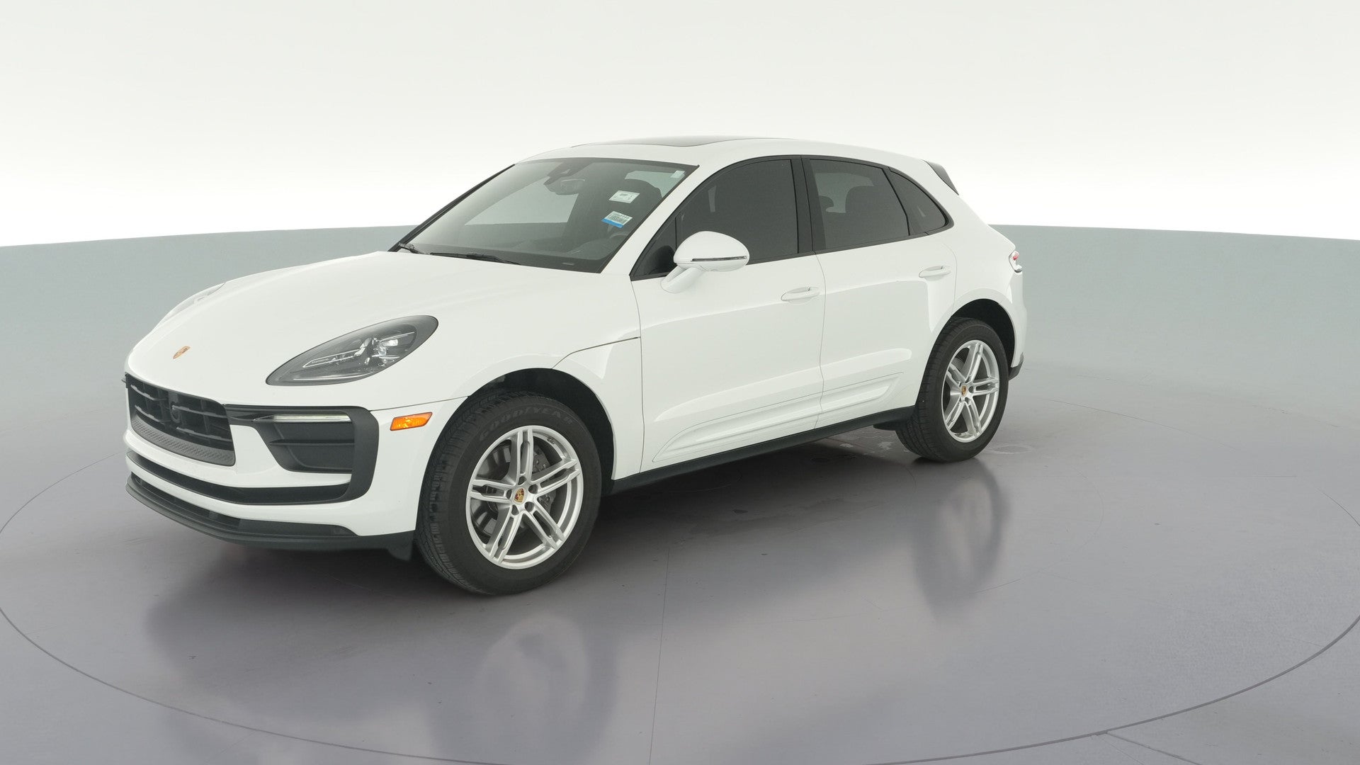 2024 Porsche Macan vehicle photo