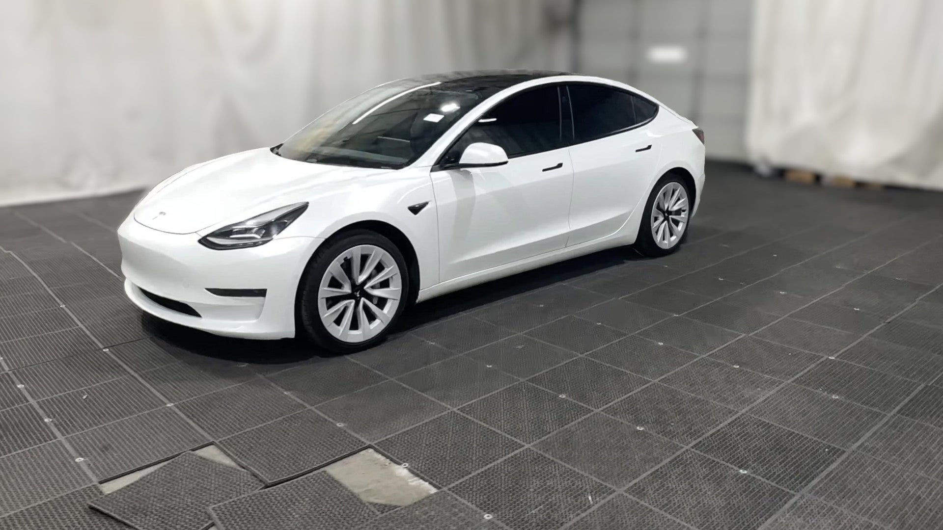 2021 Tesla Model 3 vehicle photo