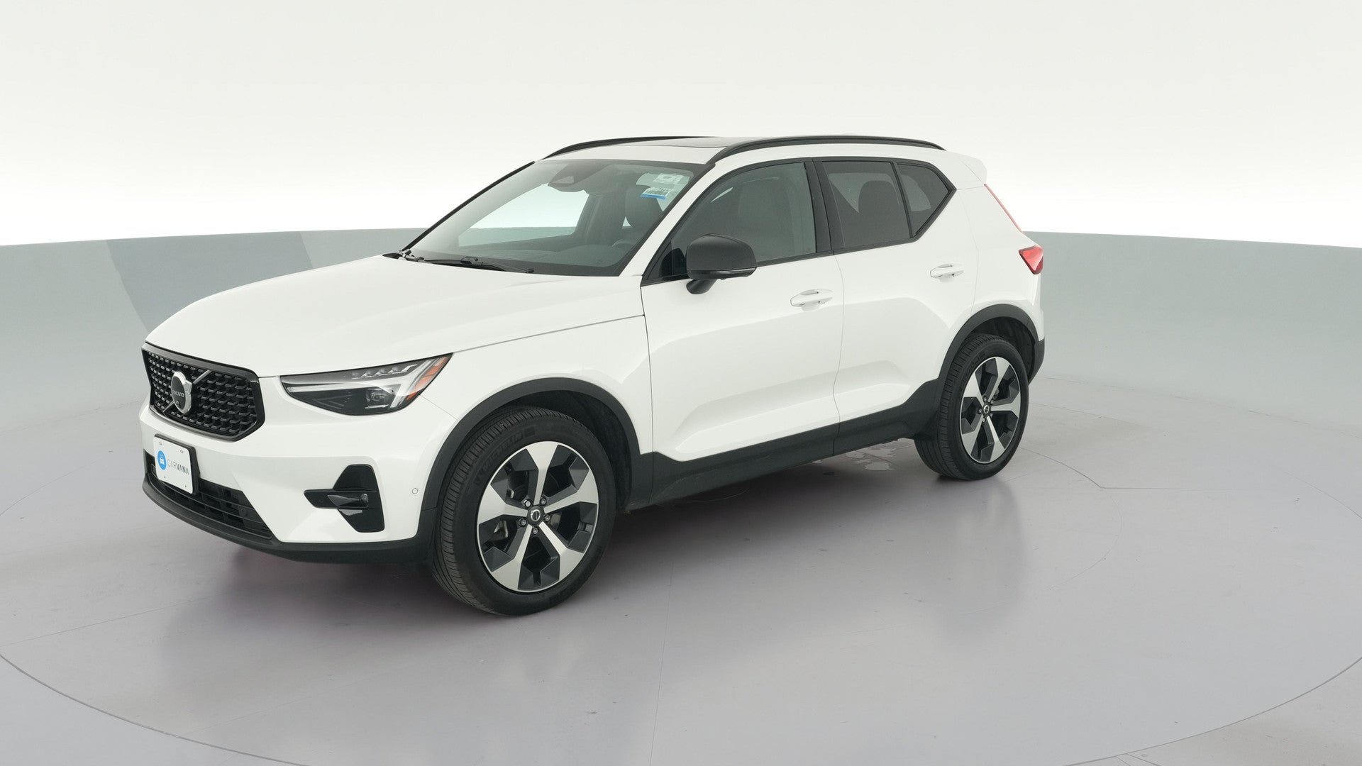 2026 Volvo XC40 vehicle photo
