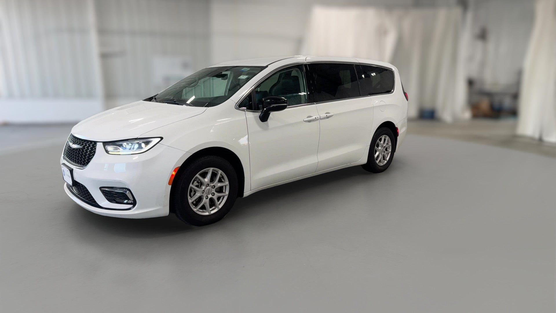 2024 Chrysler Pacifica vehicle photo