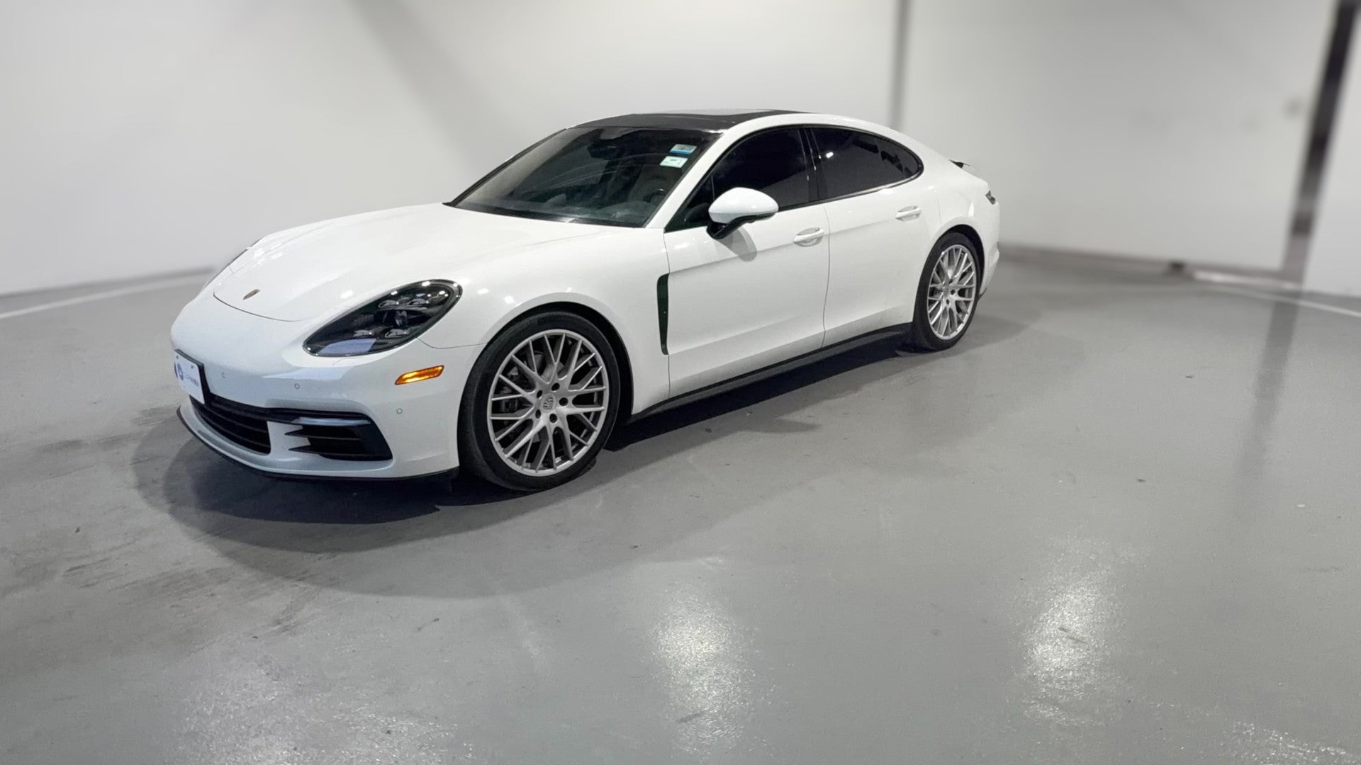 2020 Porsche Panamera vehicle photo