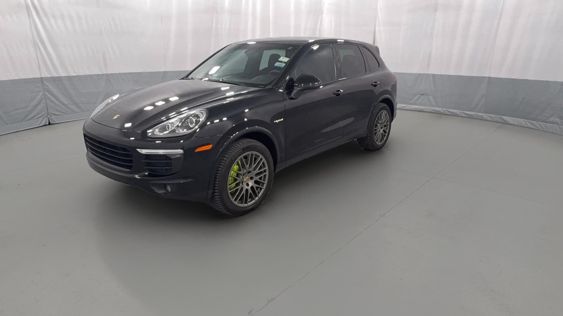 2017 Porsche Cayenne vehicle photo