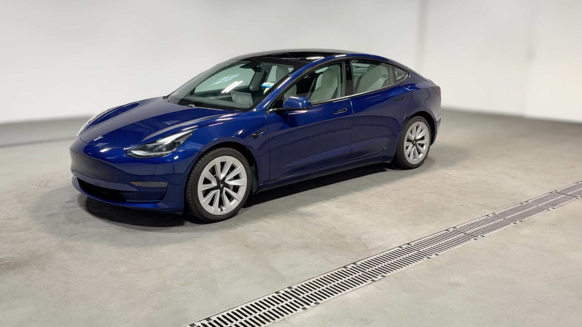 2021 Tesla Model 3 vehicle photo