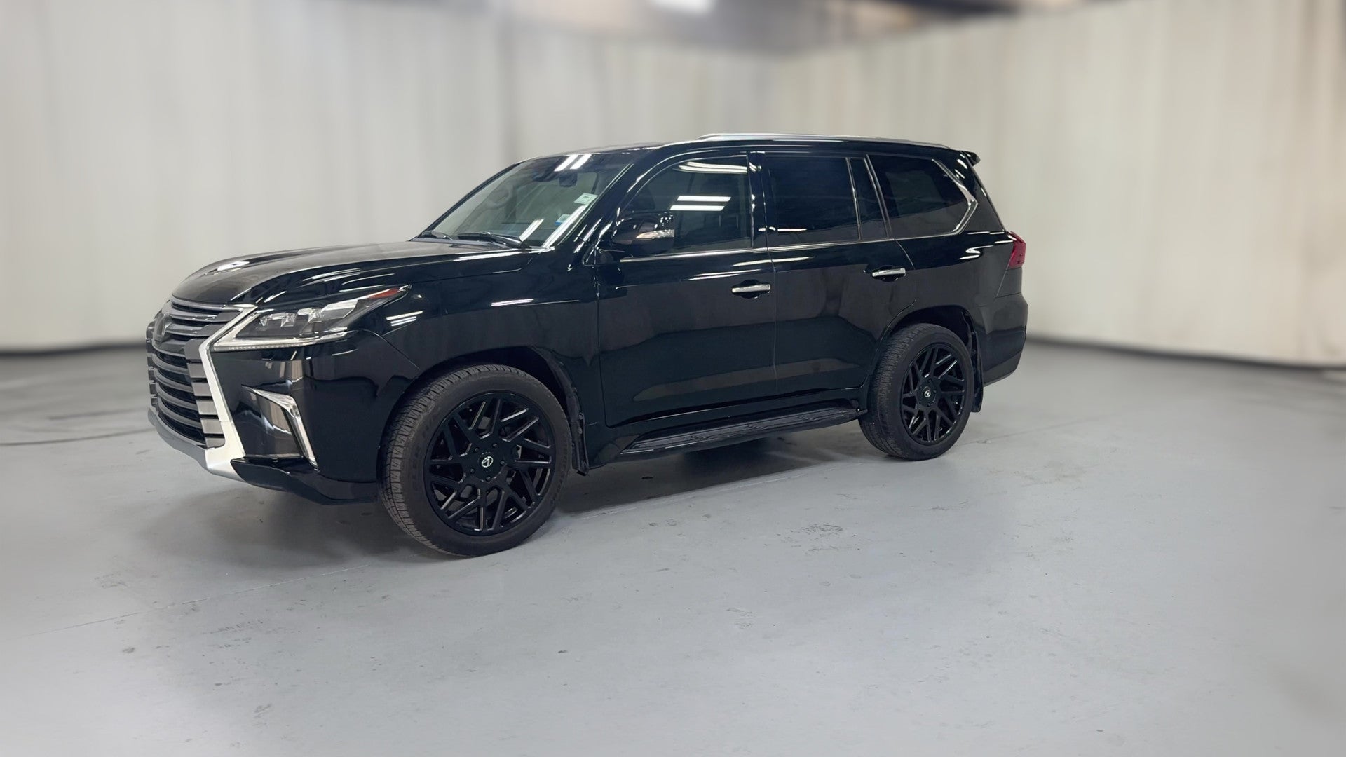 2019 Lexus LX vehicle photo