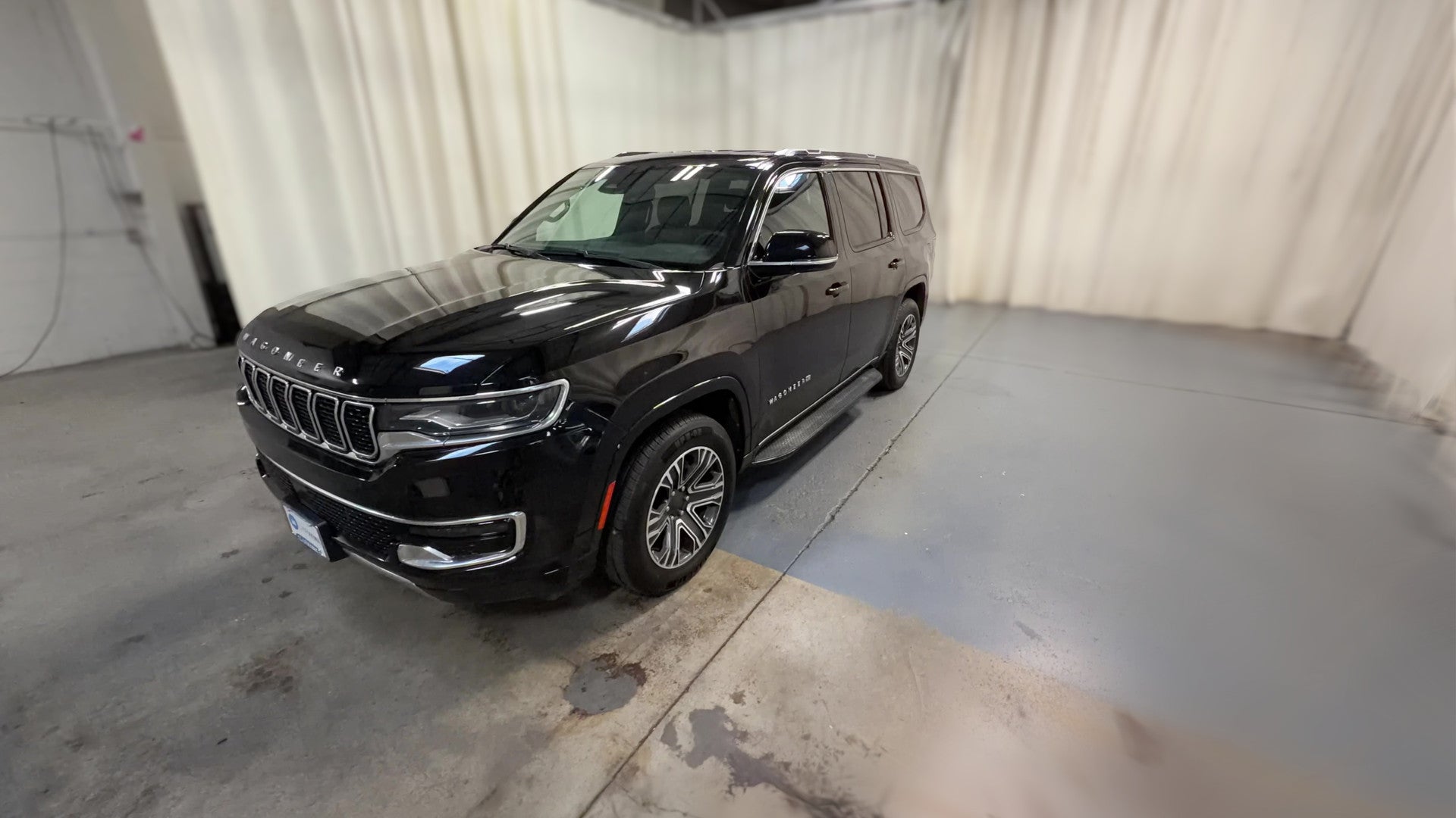 2024 Jeep Wagoneer vehicle photo