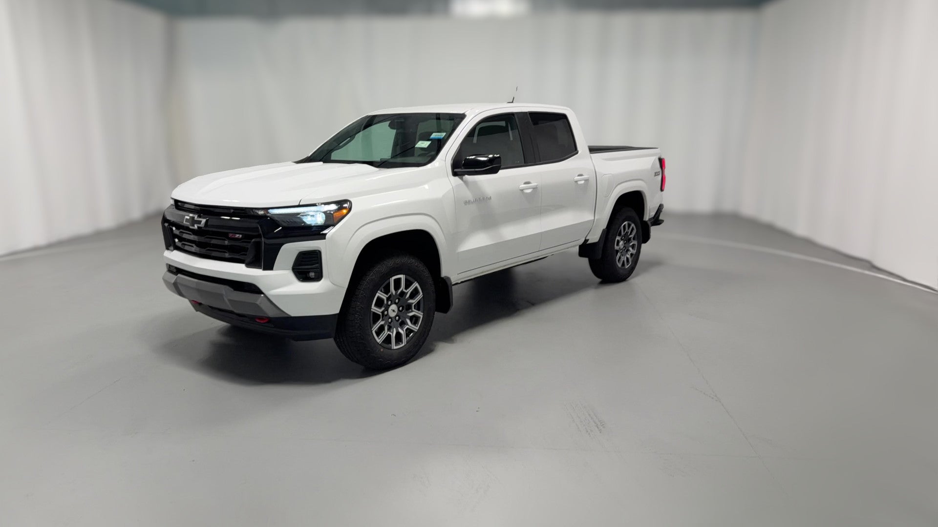 2024 Chevrolet Colorado Crew Cab vehicle photo
