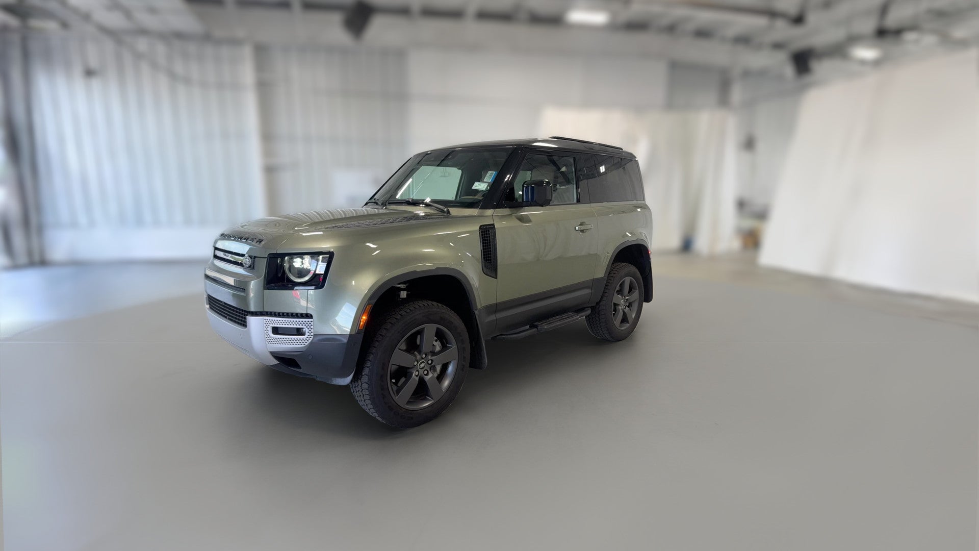 2025 Land Rover Defender 90 vehicle photo