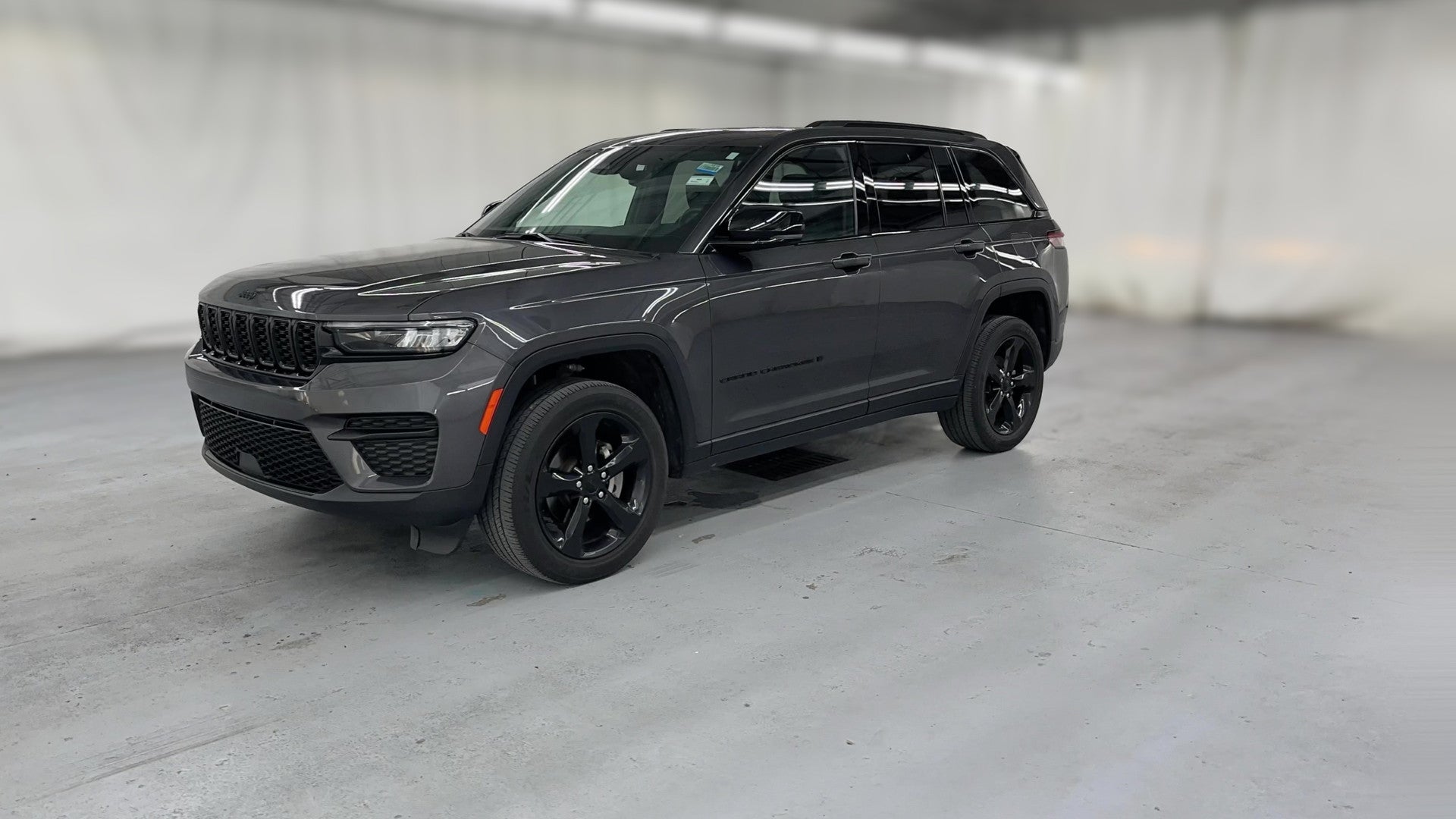 2023 Jeep Grand Cherokee vehicle photo