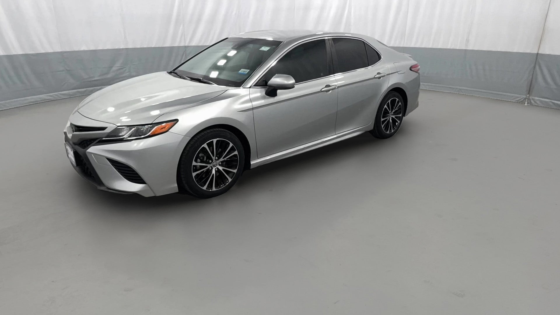2018 Toyota Camry vehicle photo