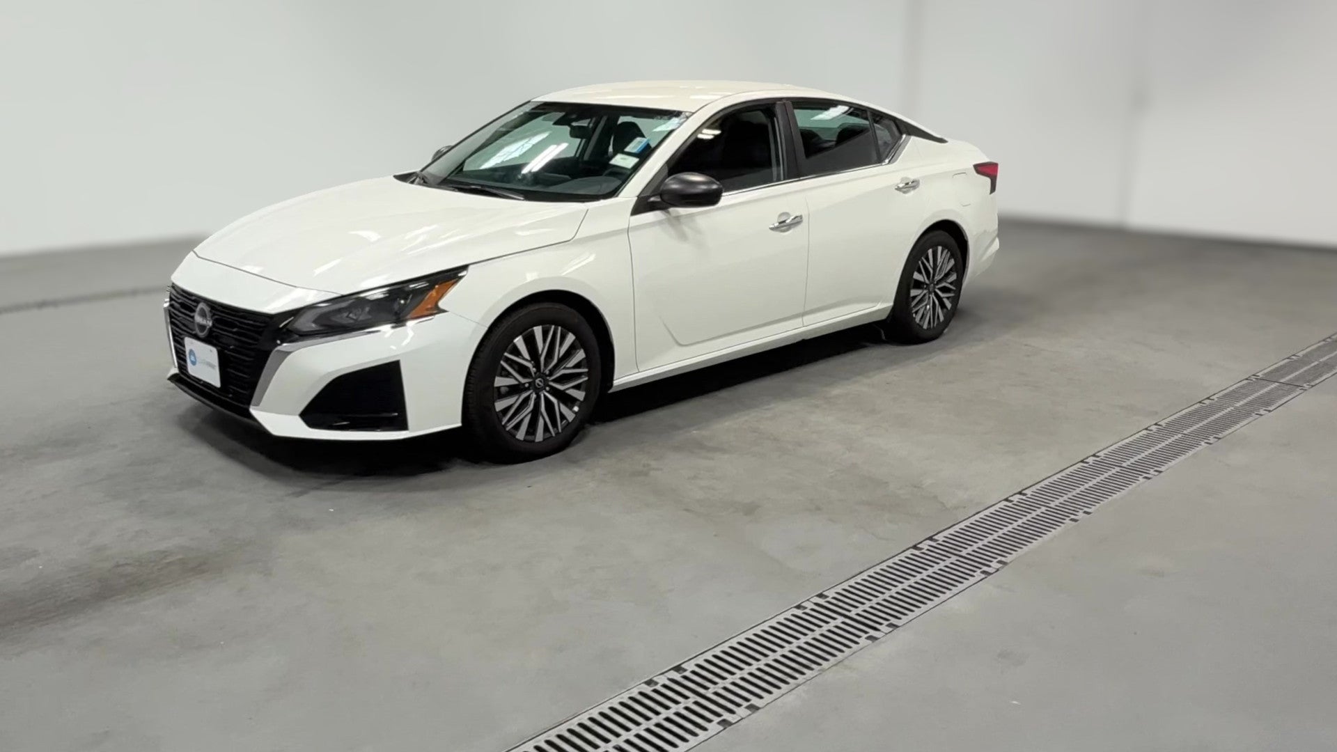 2025 Nissan Altima vehicle photo