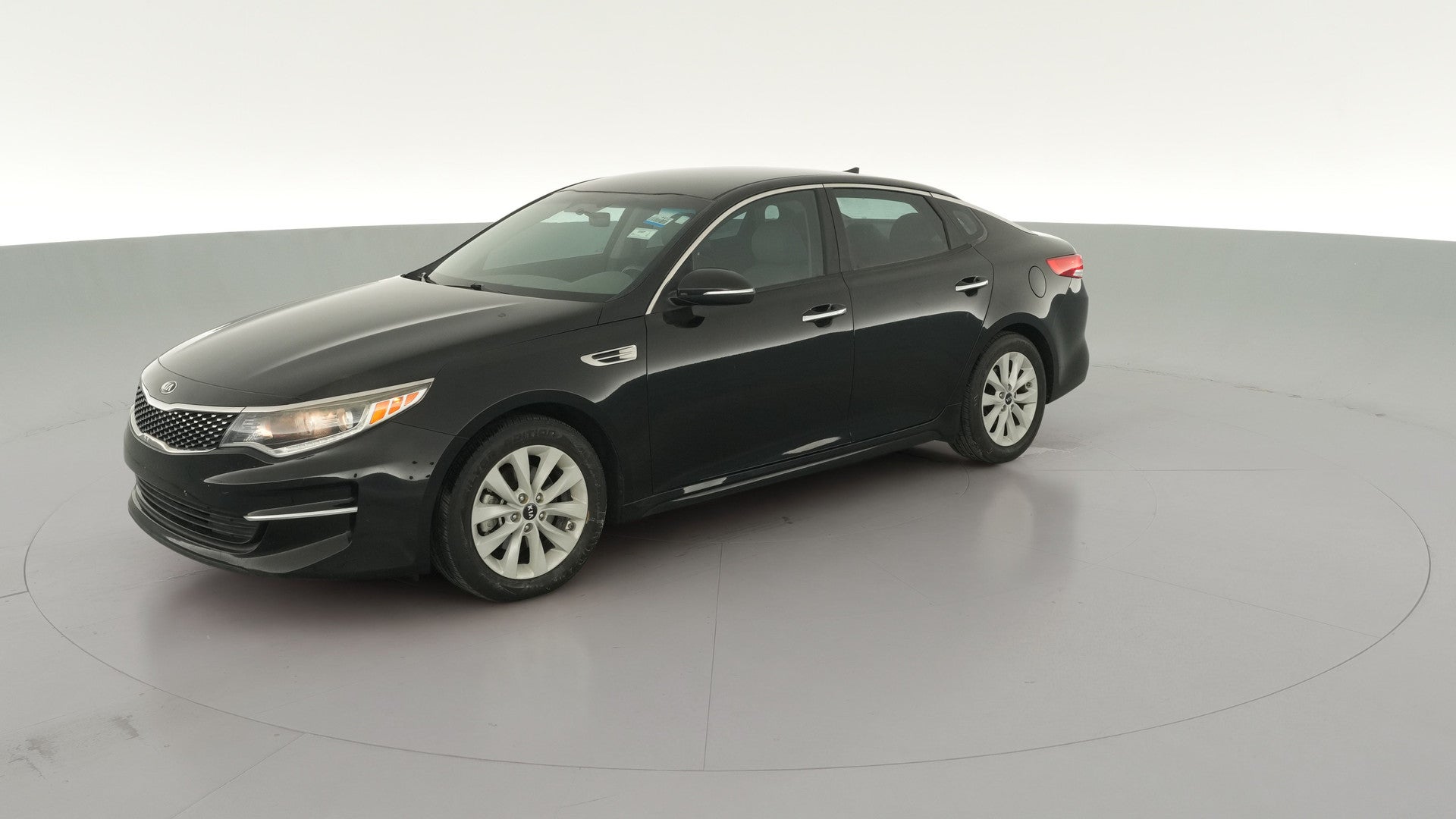 2018 Kia Optima vehicle photo
