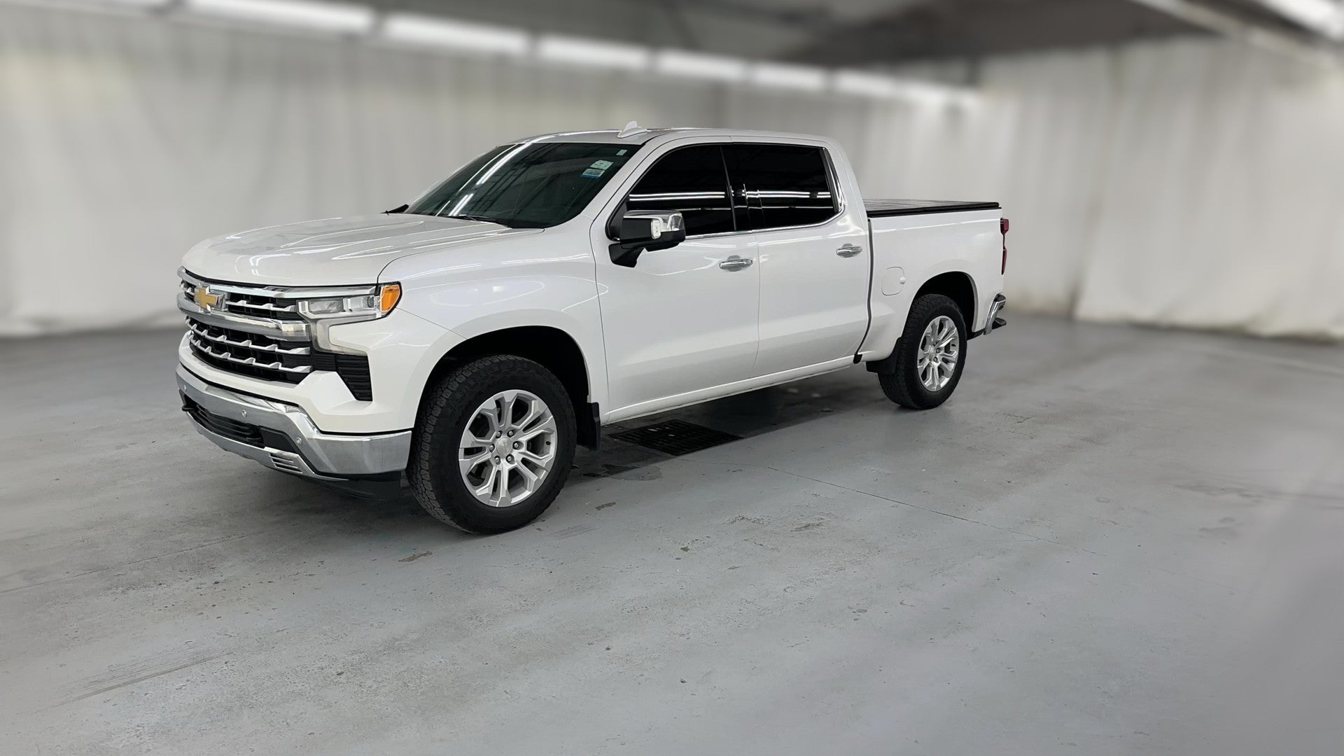 2023 Chevrolet Silverado 1500 Crew Cab vehicle photo