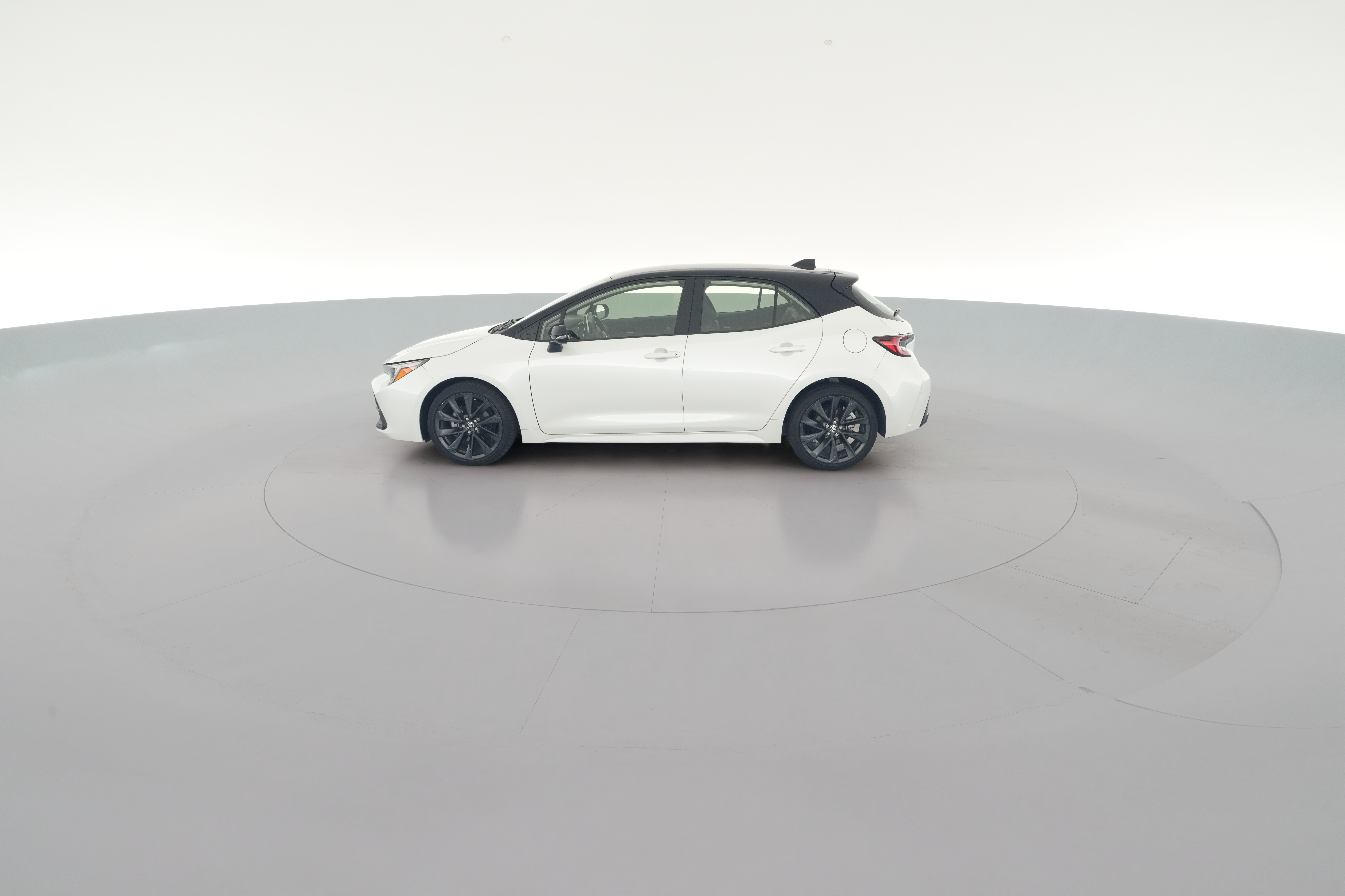 2024 Toyota Corolla Hatchback XSE - Photo 24