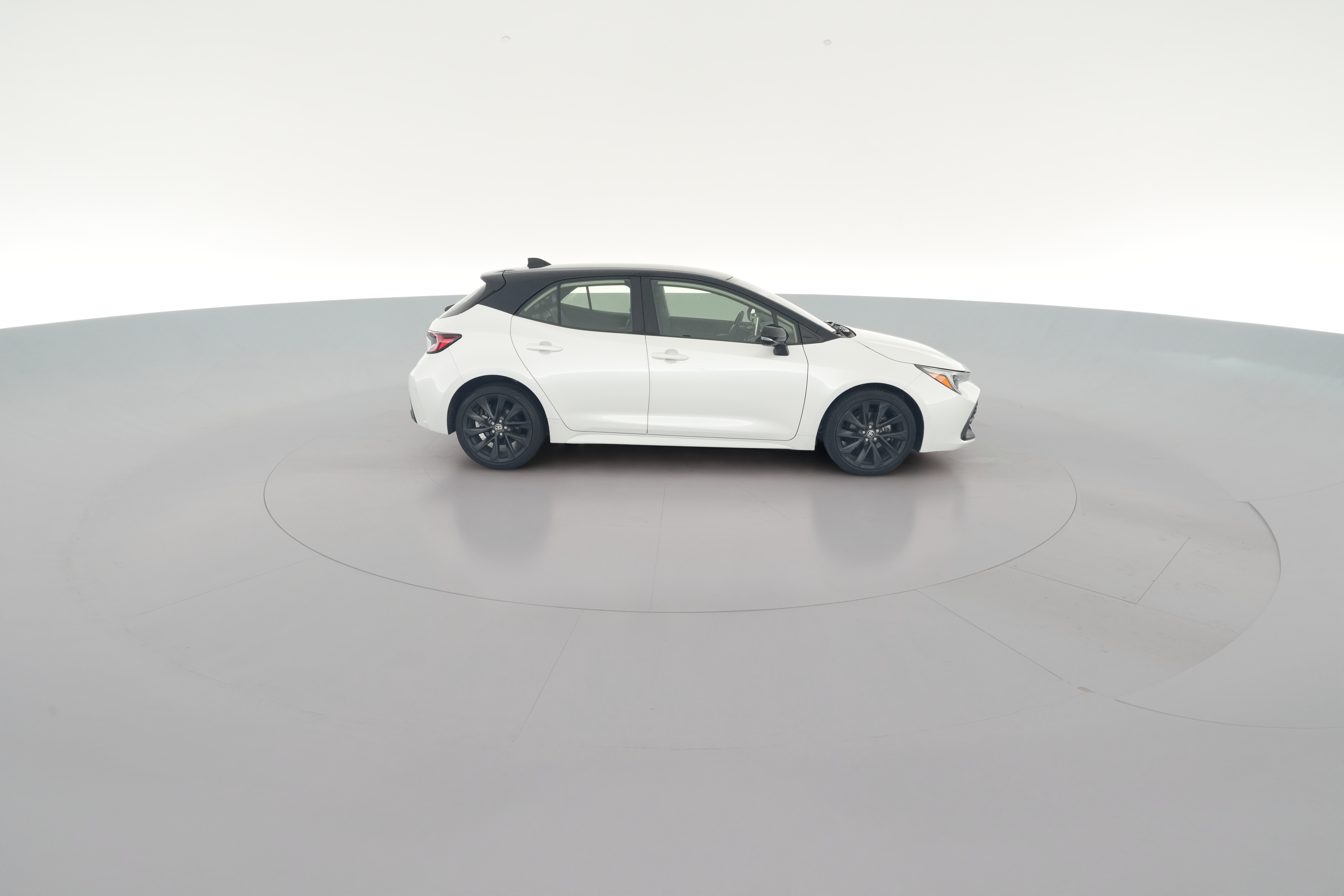2024 Toyota Corolla Hatchback XSE - Photo 32