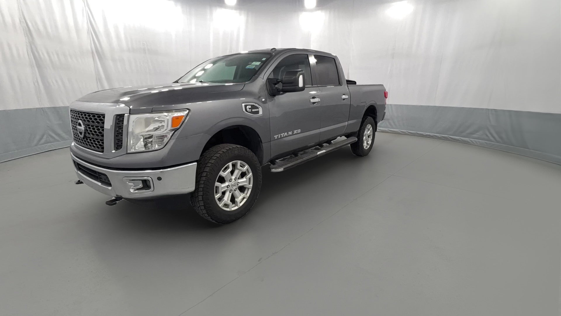 2017 Nissan TITAN XD Crew Cab vehicle photo