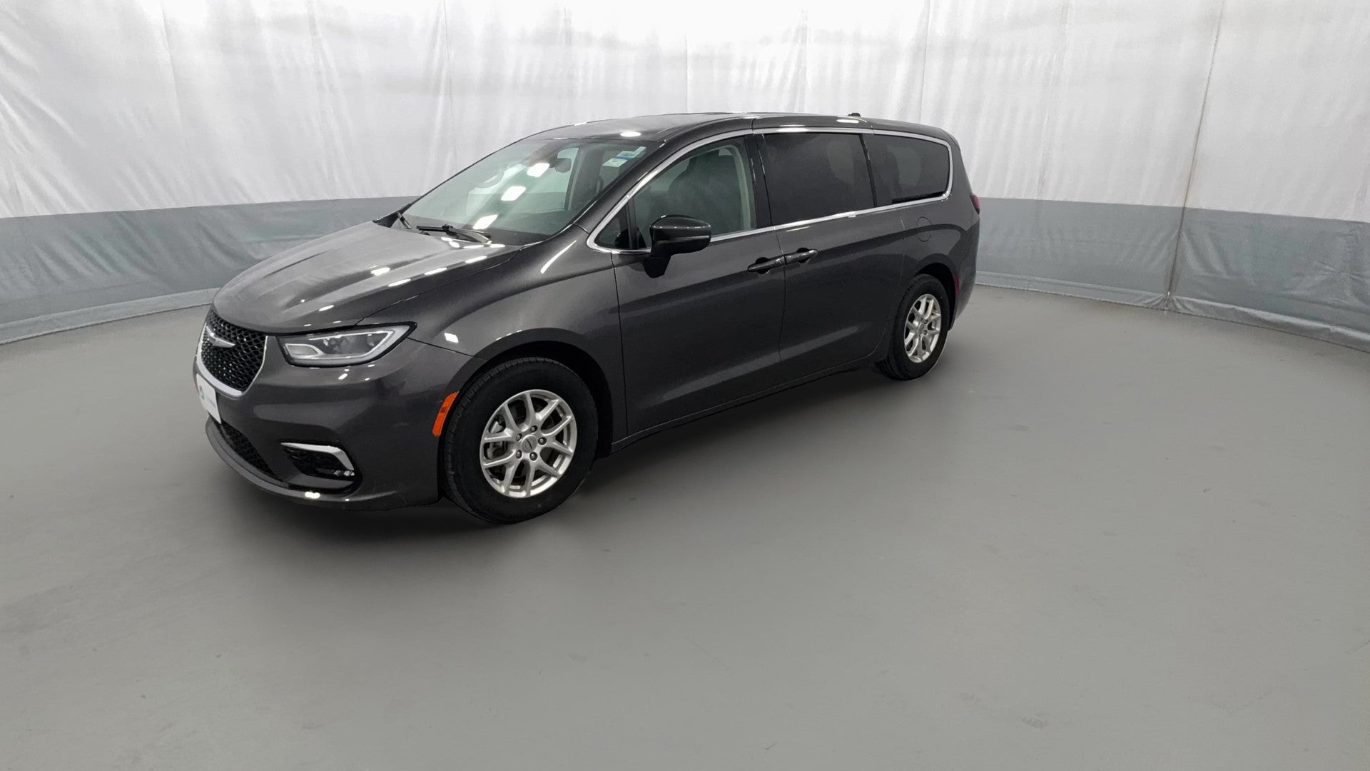 2023 Chrysler Pacifica vehicle photo