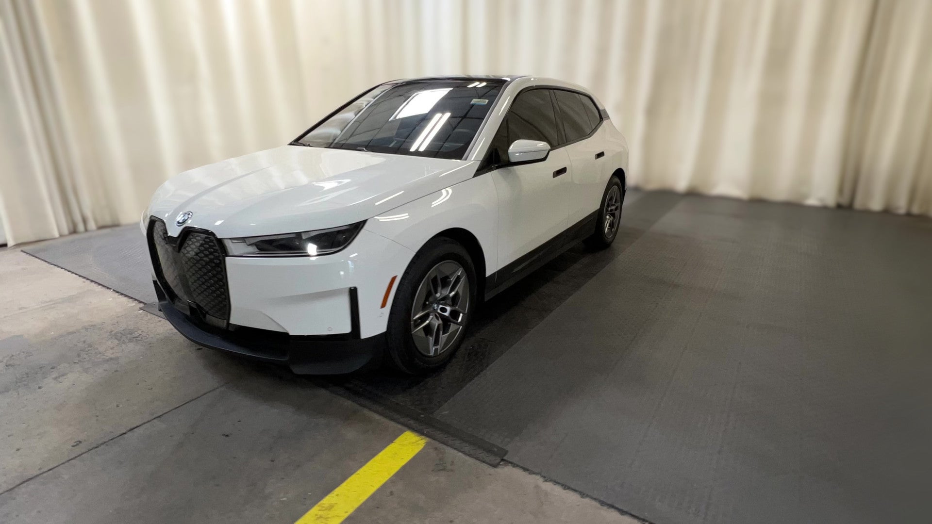 2023 BMW iX vehicle photo