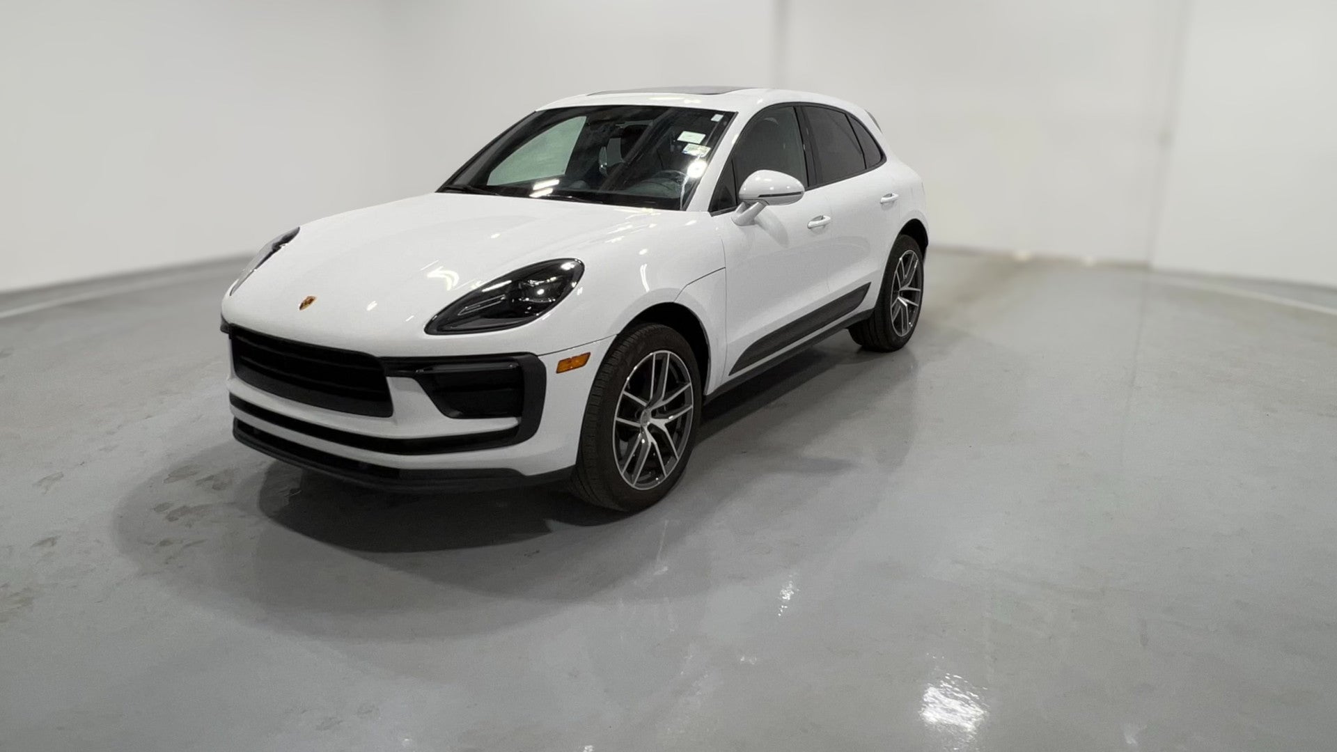 2022 Porsche Macan vehicle photo