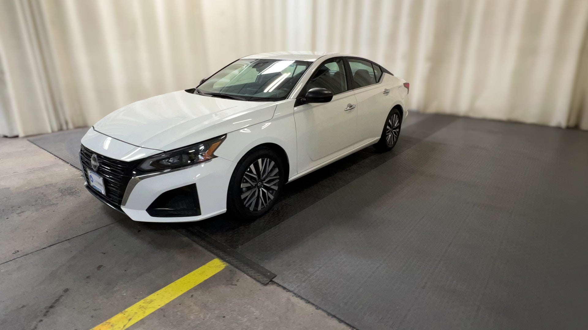 2025 Nissan Altima vehicle photo