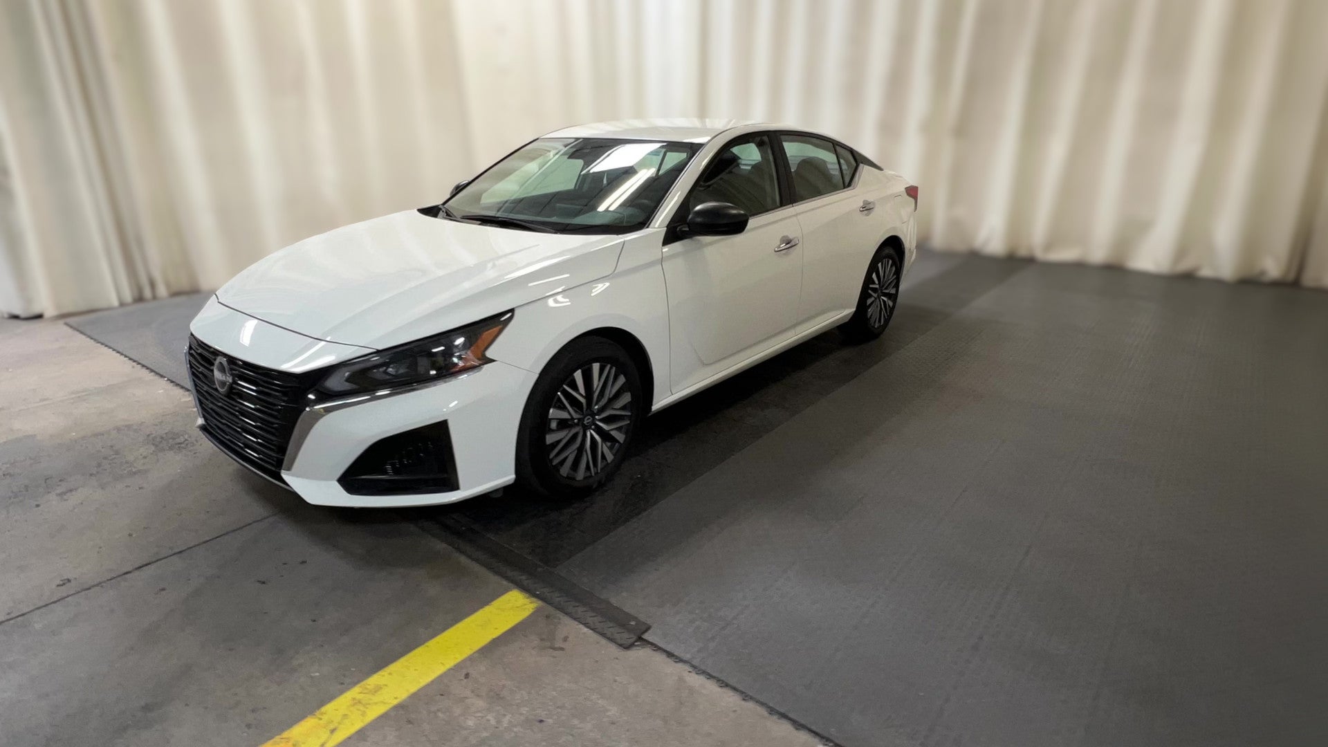 2025 Nissan Altima vehicle photo