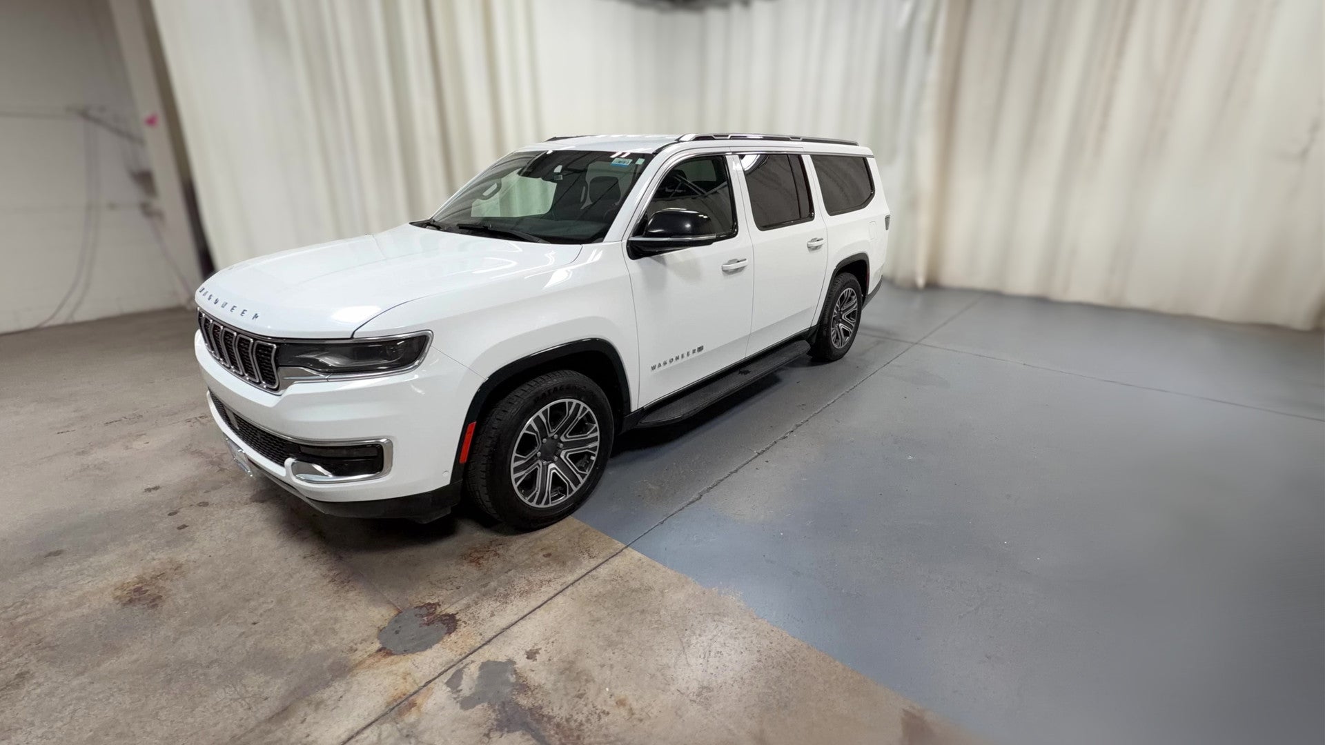2023 Jeep Wagoneer L vehicle photo