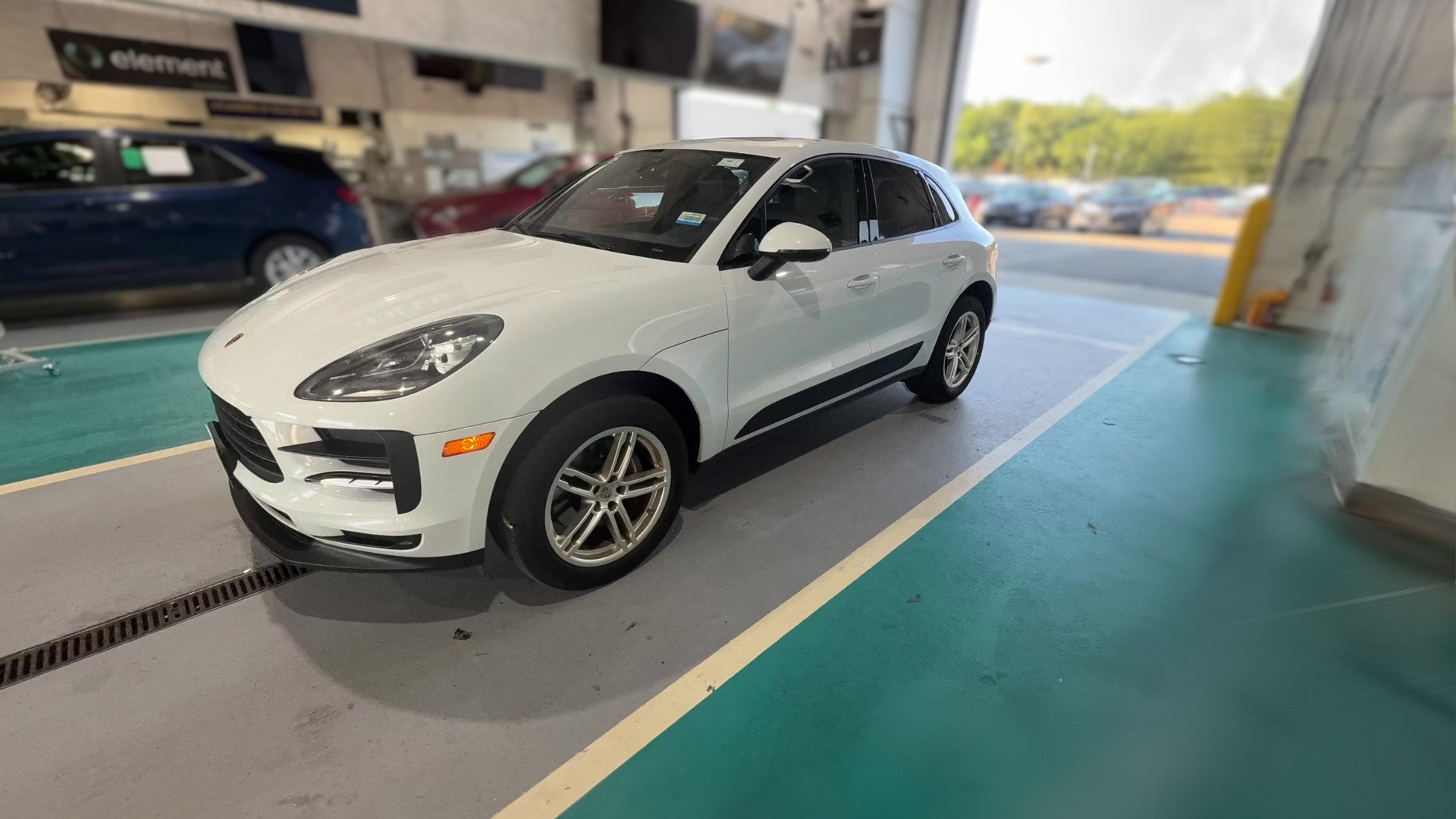 2021 Porsche Macan vehicle photo