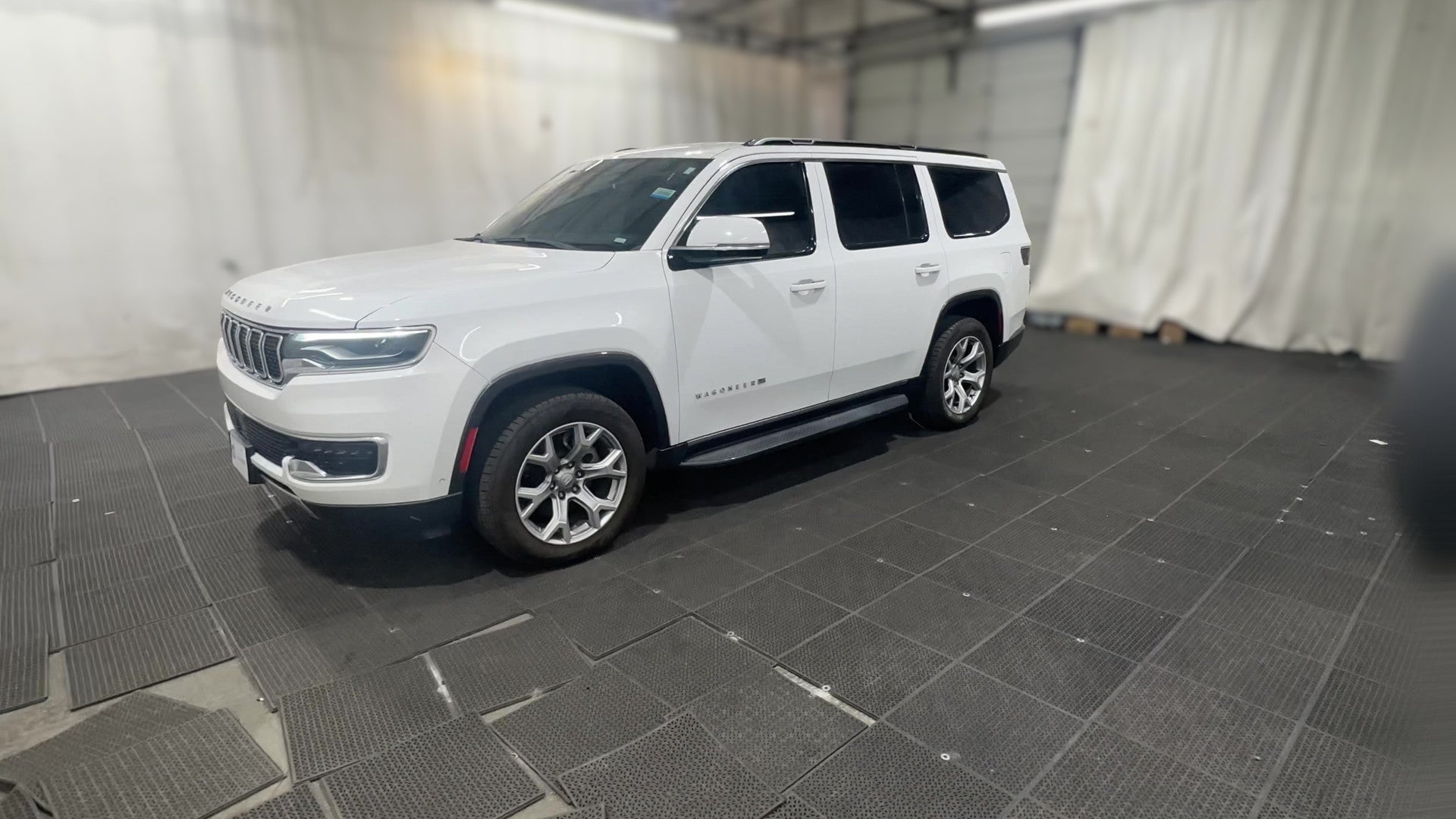2022 Jeep Wagoneer vehicle photo