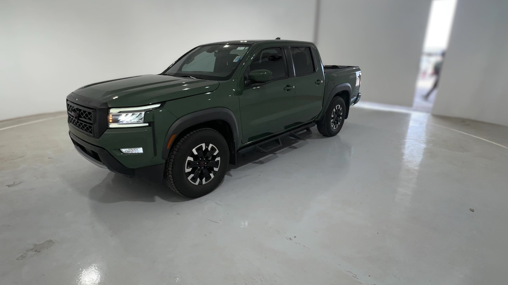 2024 Nissan Frontier Crew Cab vehicle photo