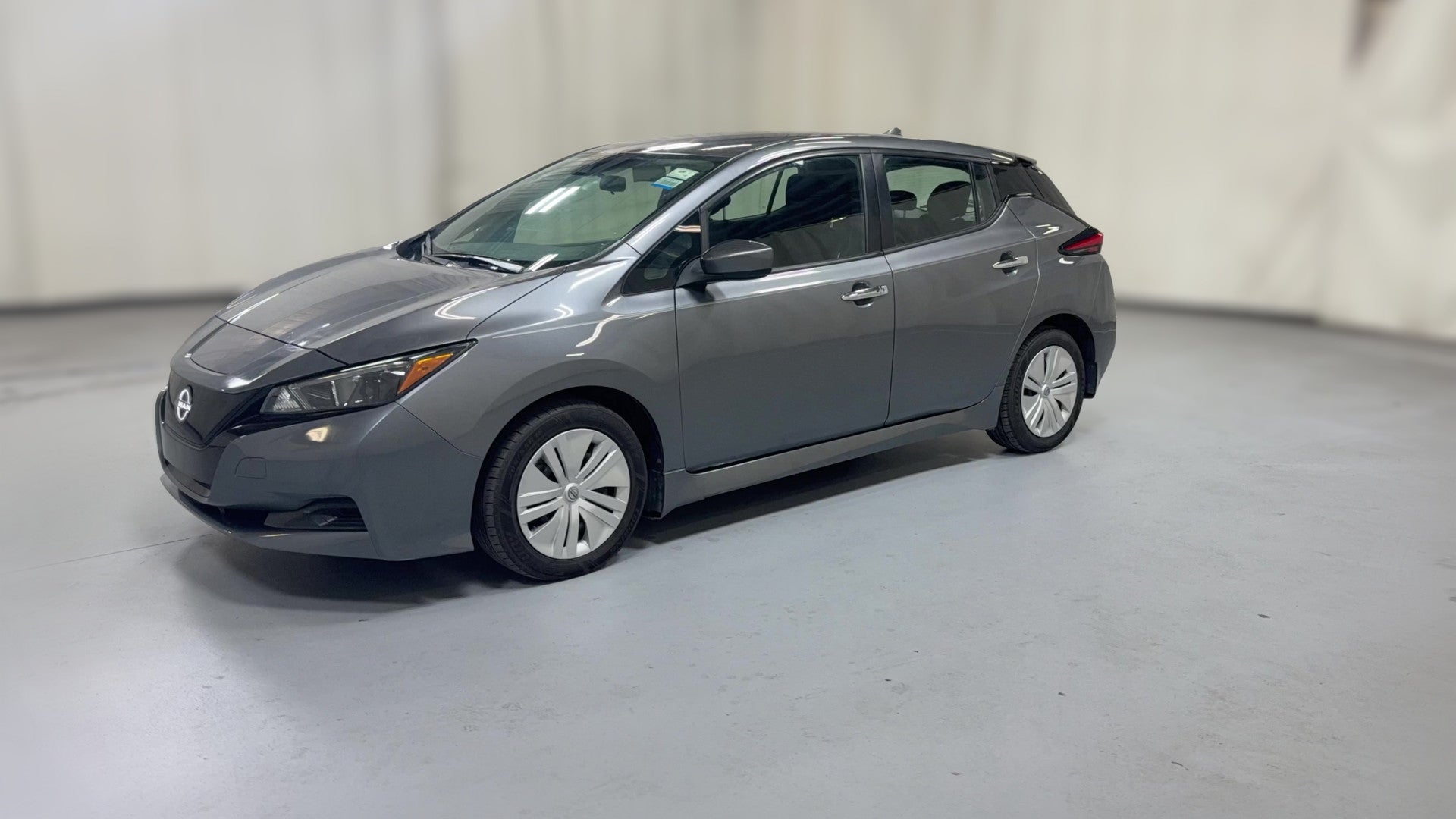 2023 Nissan LEAF vehicle photo